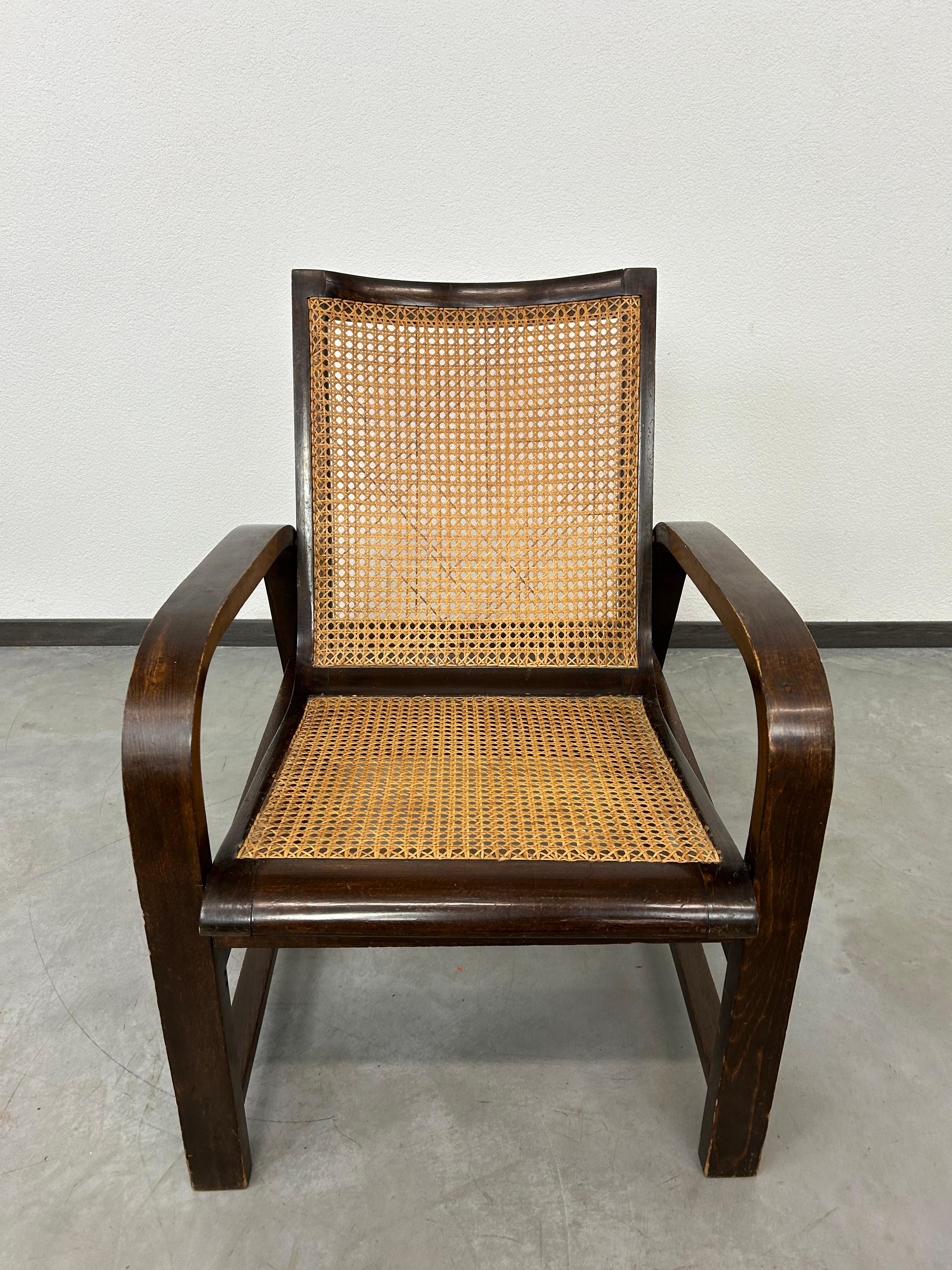 Art Deco Functionalist bentwood lounge chair by Thonet Mundus For Sale