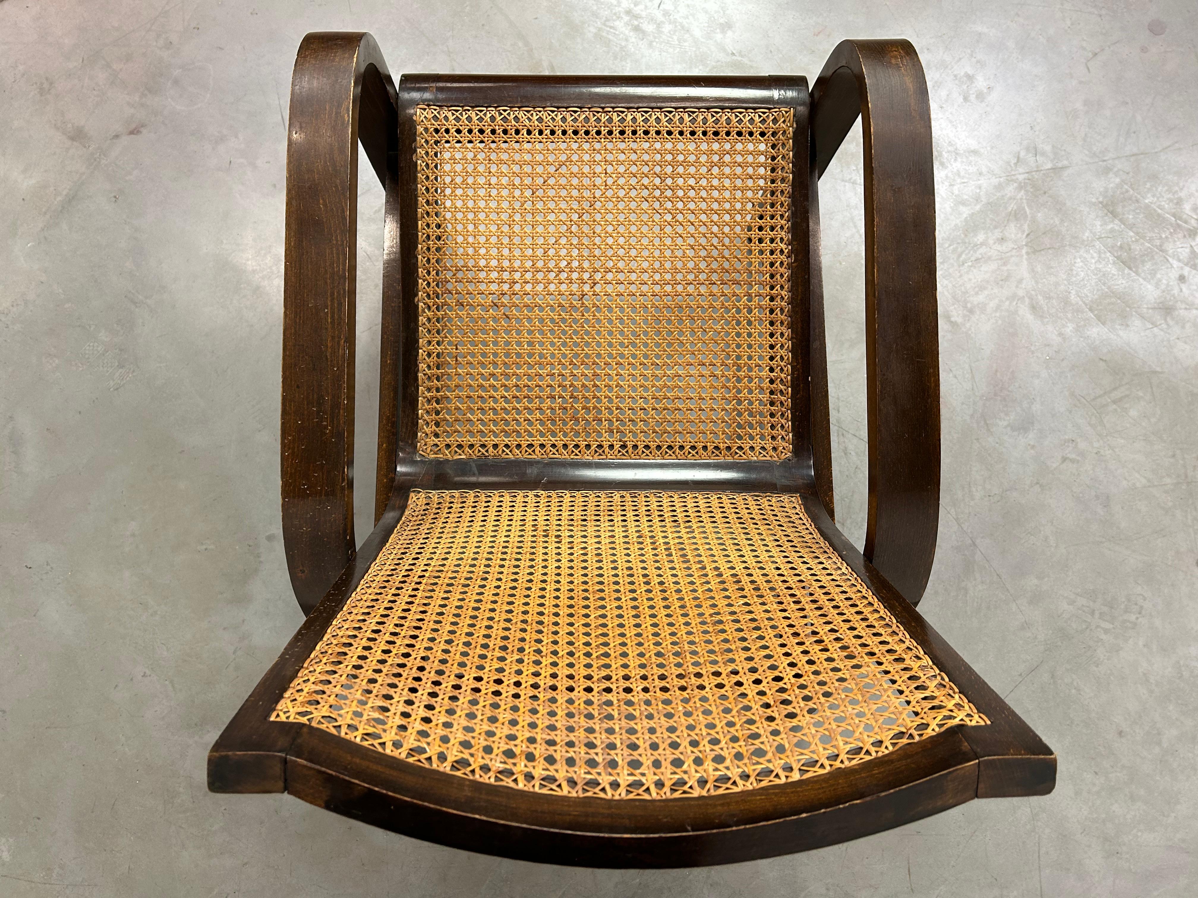 Functionalist bentwood lounge chair by Thonet Mundus For Sale 2