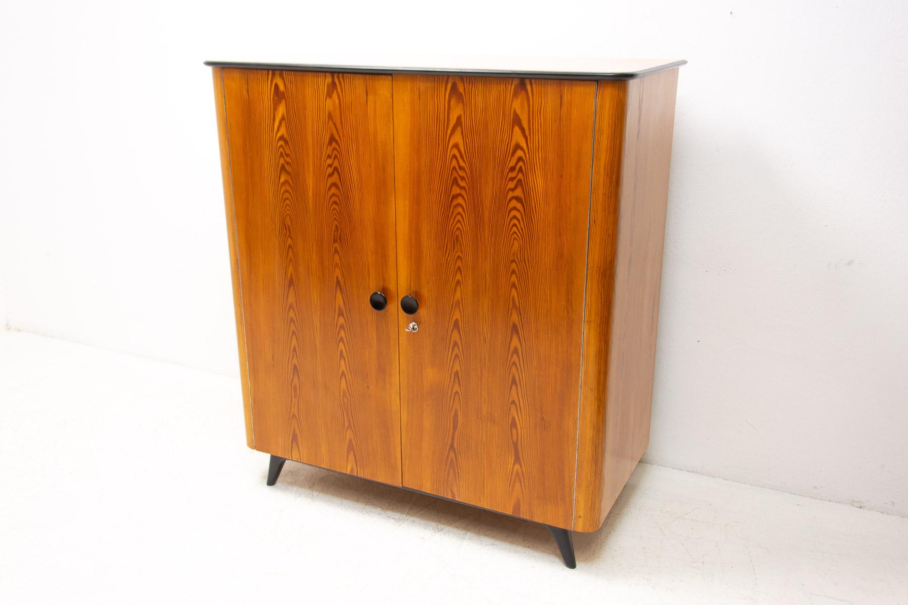 Functionalist Cabinet by Jindřich Halabala for UP Zavody, 1950´s, Czechoslovakia In Excellent Condition For Sale In Prague 8, CZ