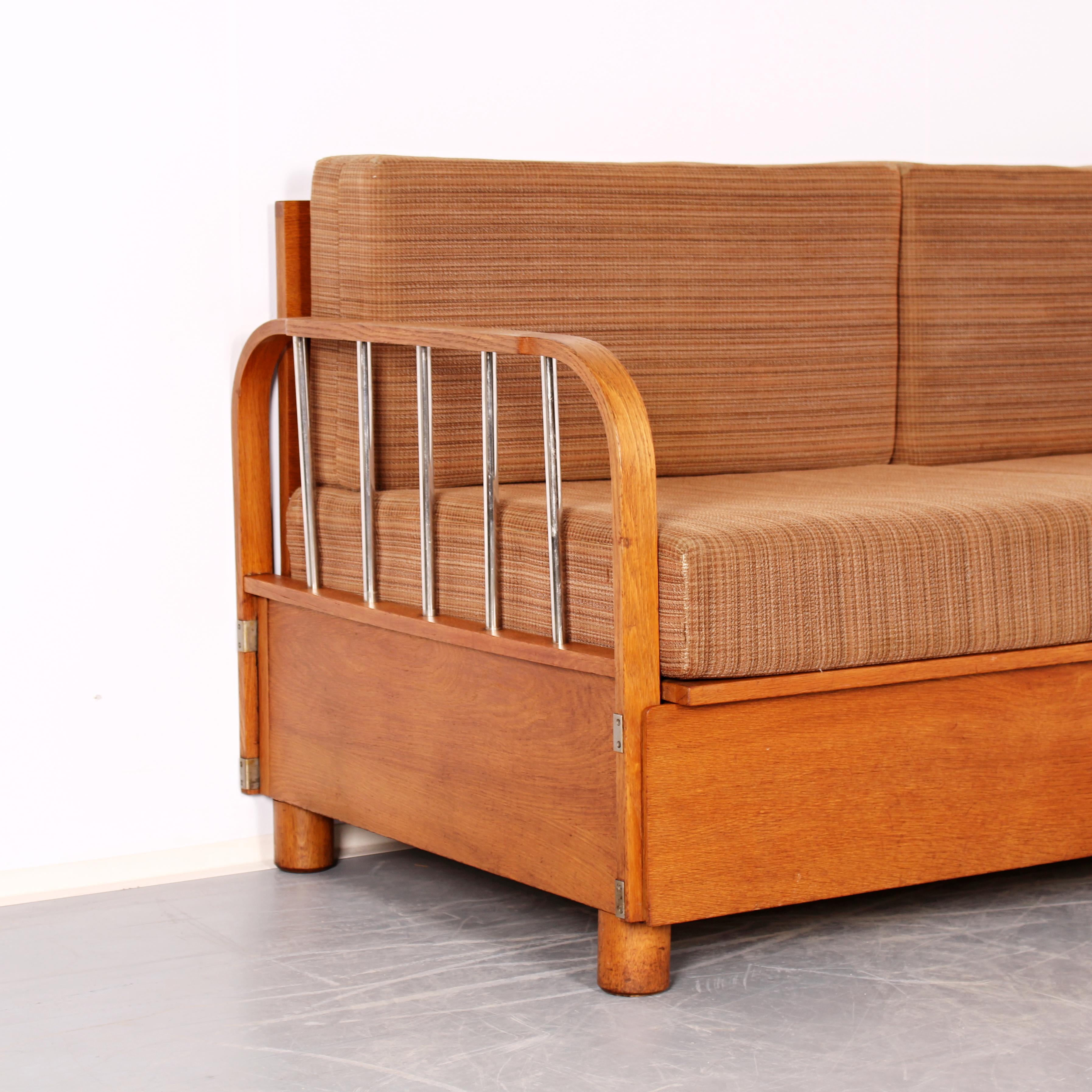 Functionalist Convertible Sofa by Jindřich Halabala, Model No. H-215, ca. 1930s In Good Condition For Sale In Budapest, HU