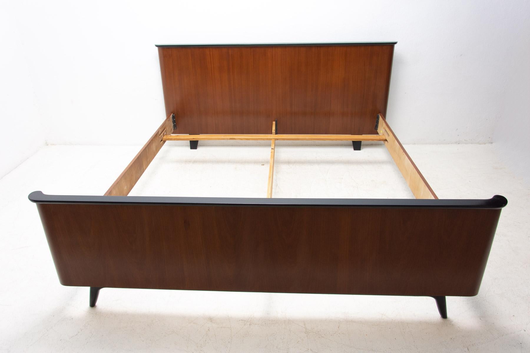 Functionalist Double Bed by Jindřich Halabala for UP Závody, 1950´s 6