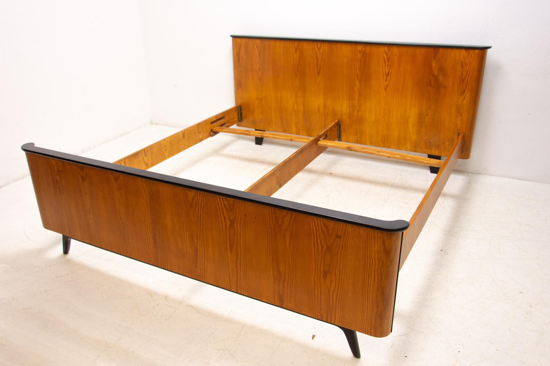 Bauhaus Functionalist Double Bed by Jindřich Halabala for UP Závody, 1950's