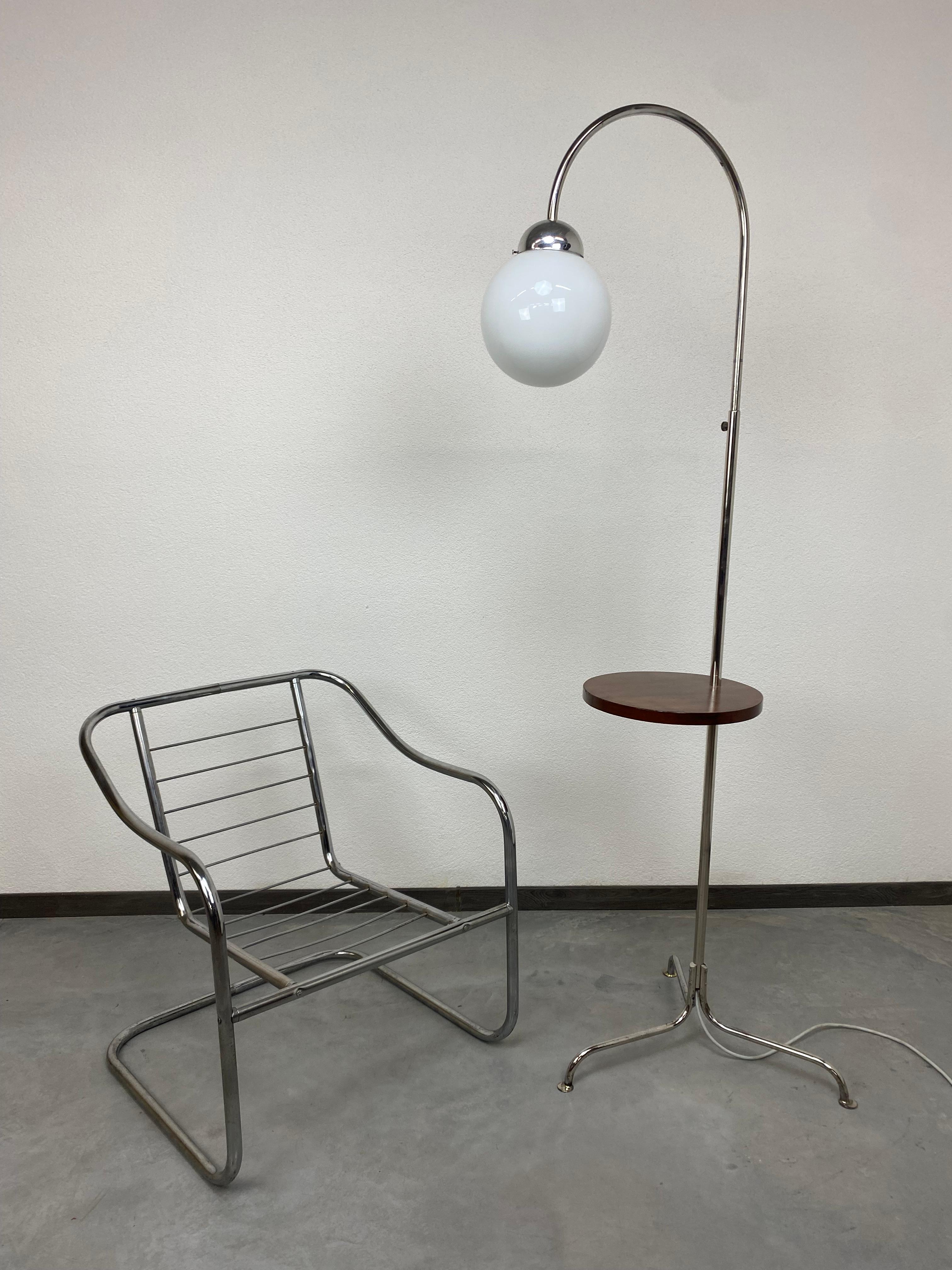 Functionalist Floor Lamp by Jindřich Halabala For Sale 1