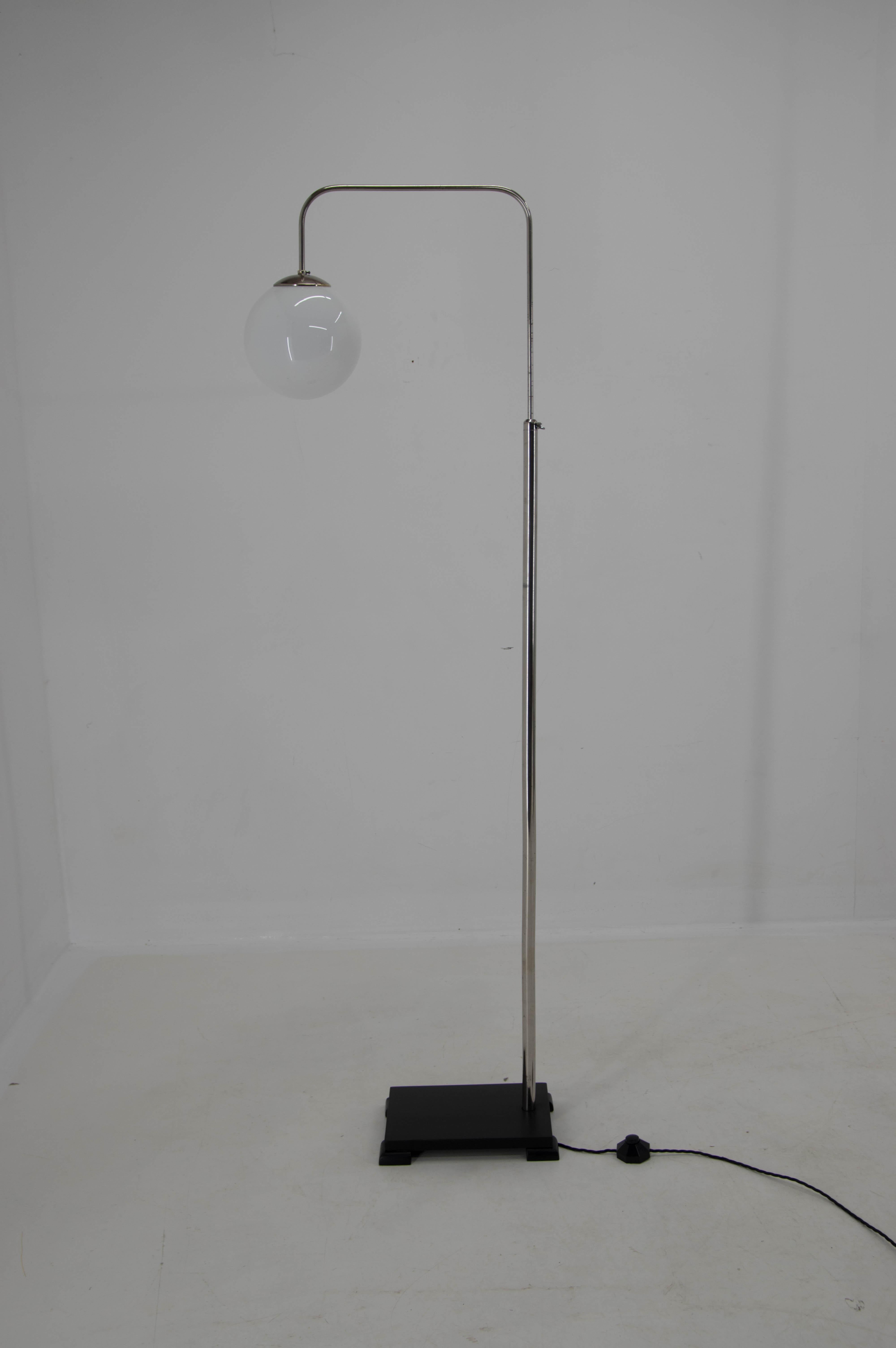 Simple and elegant functionalist floor lamp with adjustable height - min 140cm, max - 176cm. Wooden base refinished. Nickel-plated stand with age patina - polished. Opaline glass shade. Rewired: 1x60W, E25-E27 bulb. Original switch.
US plug adapter