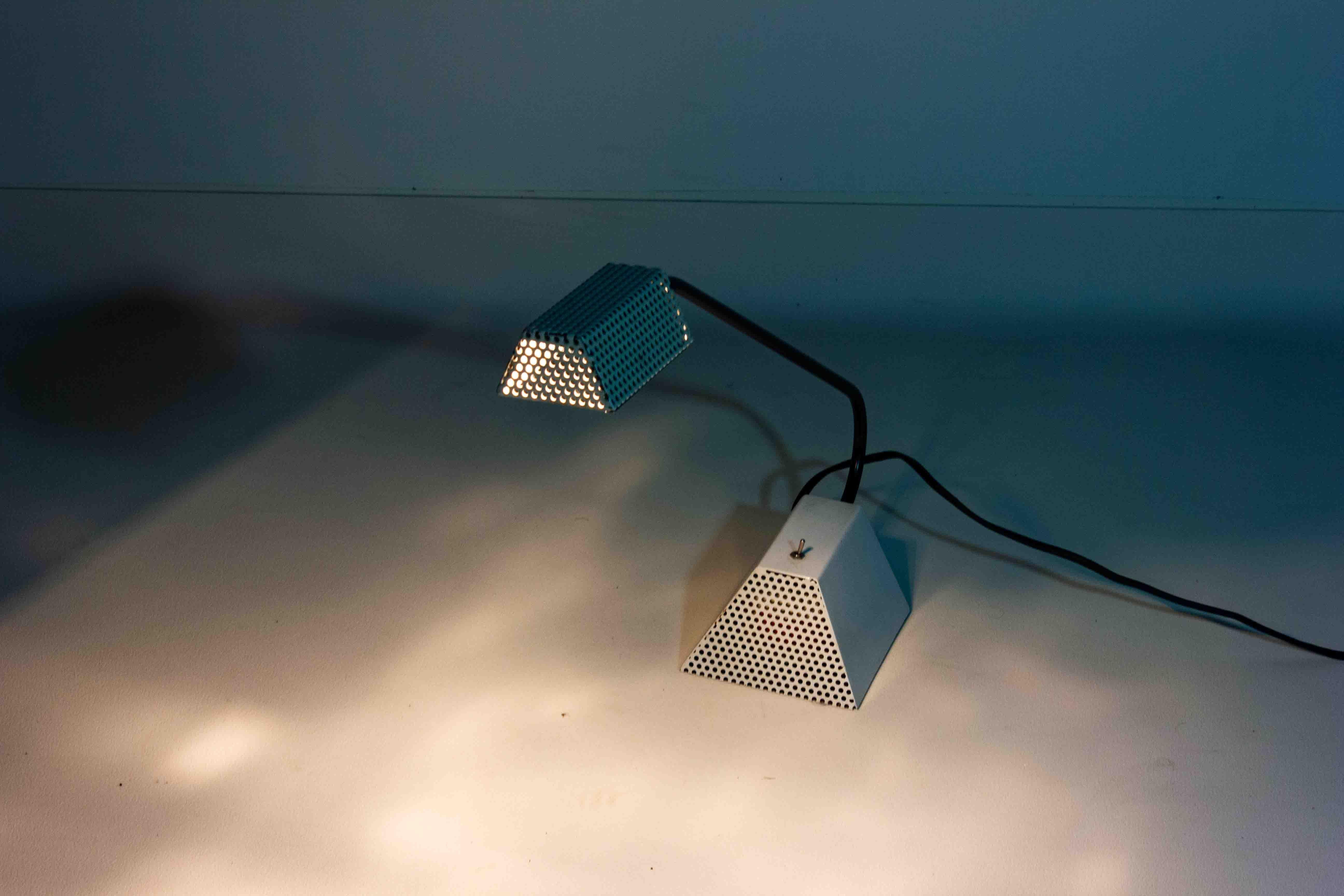 Functionalist geometrical desk lamp, France 1950s In Good Condition For Sale In Antwerpen, VAN