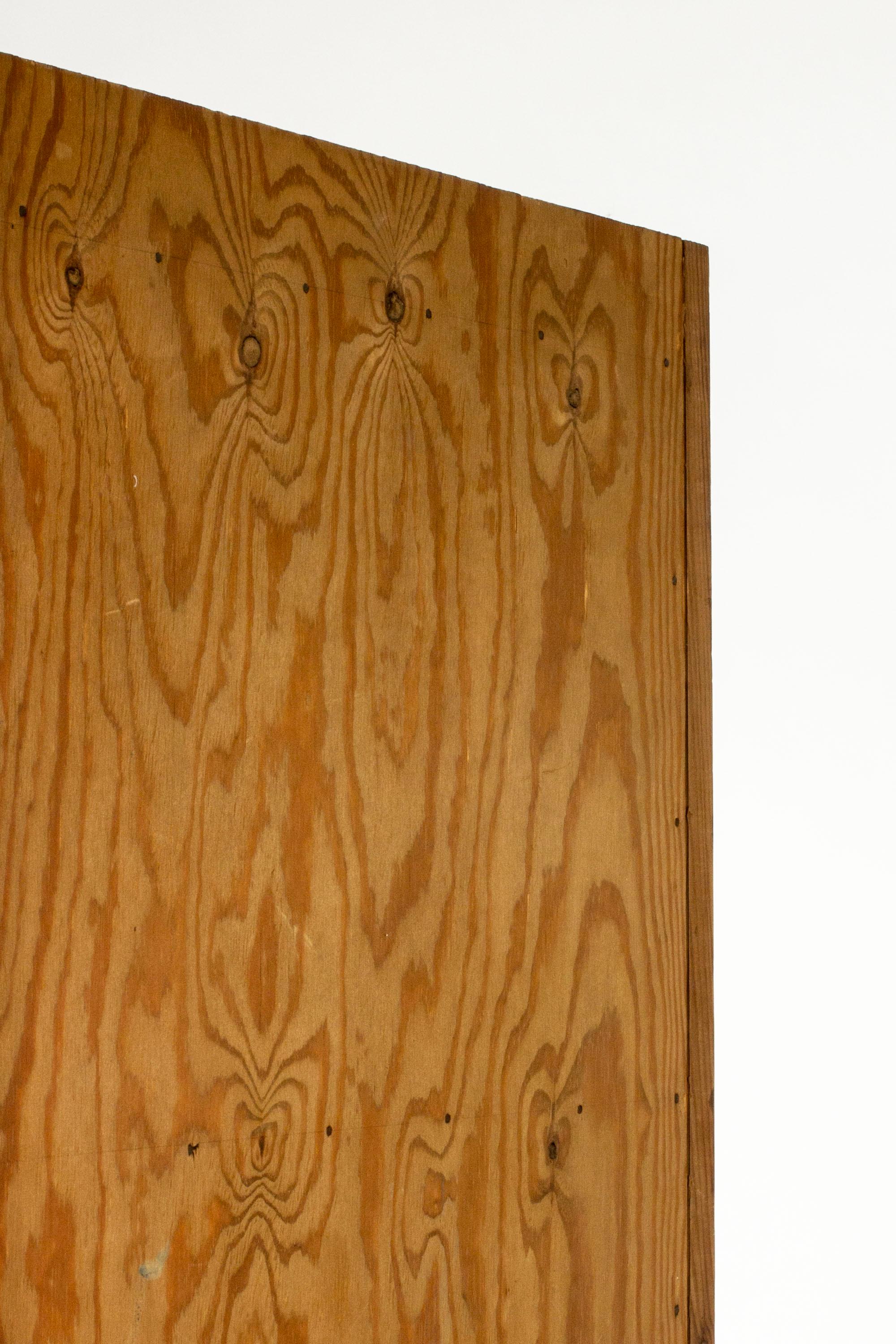 Cabinet d'angle fonctionnaliste en pin 