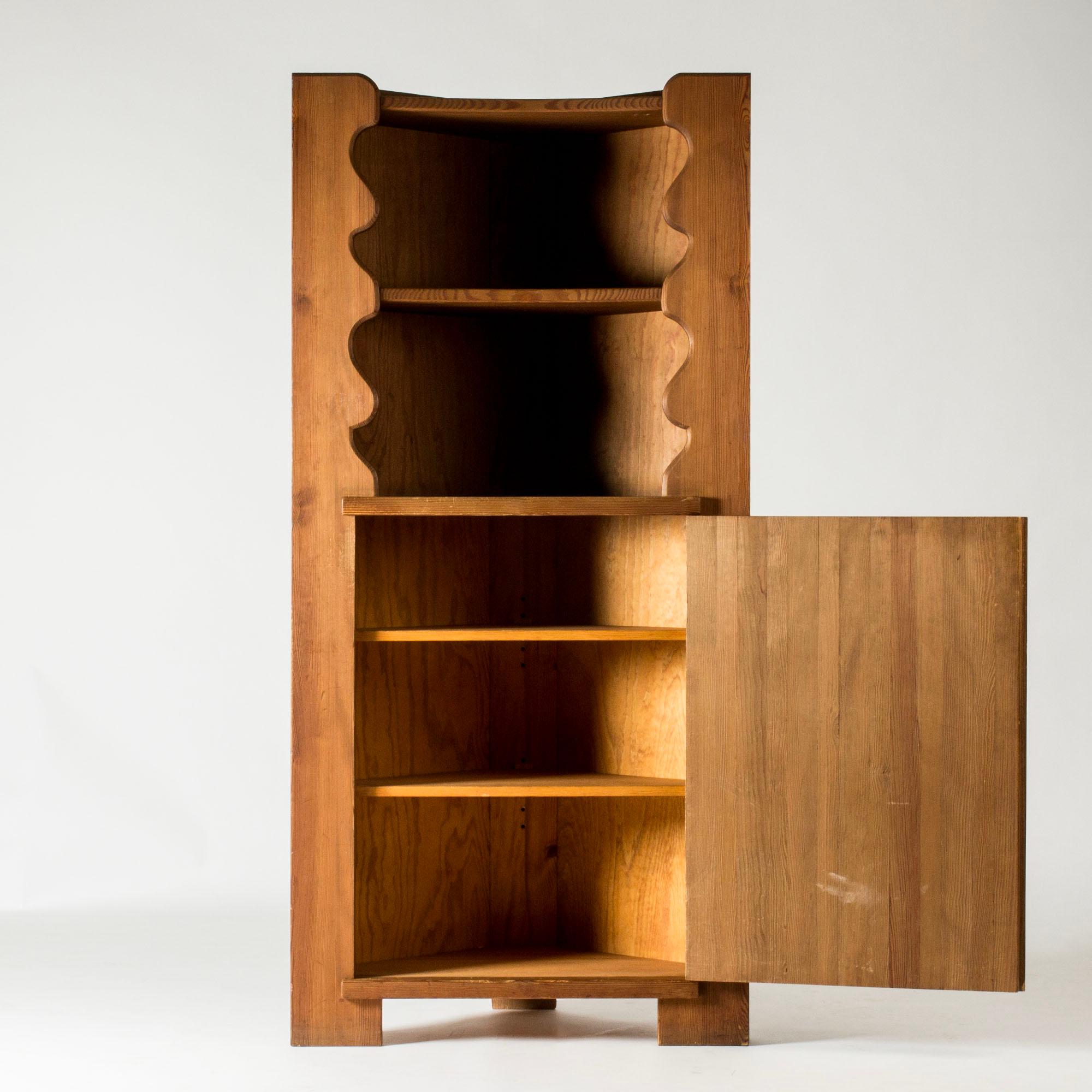 Suédois Cabinet d'angle fonctionnaliste en pin 
