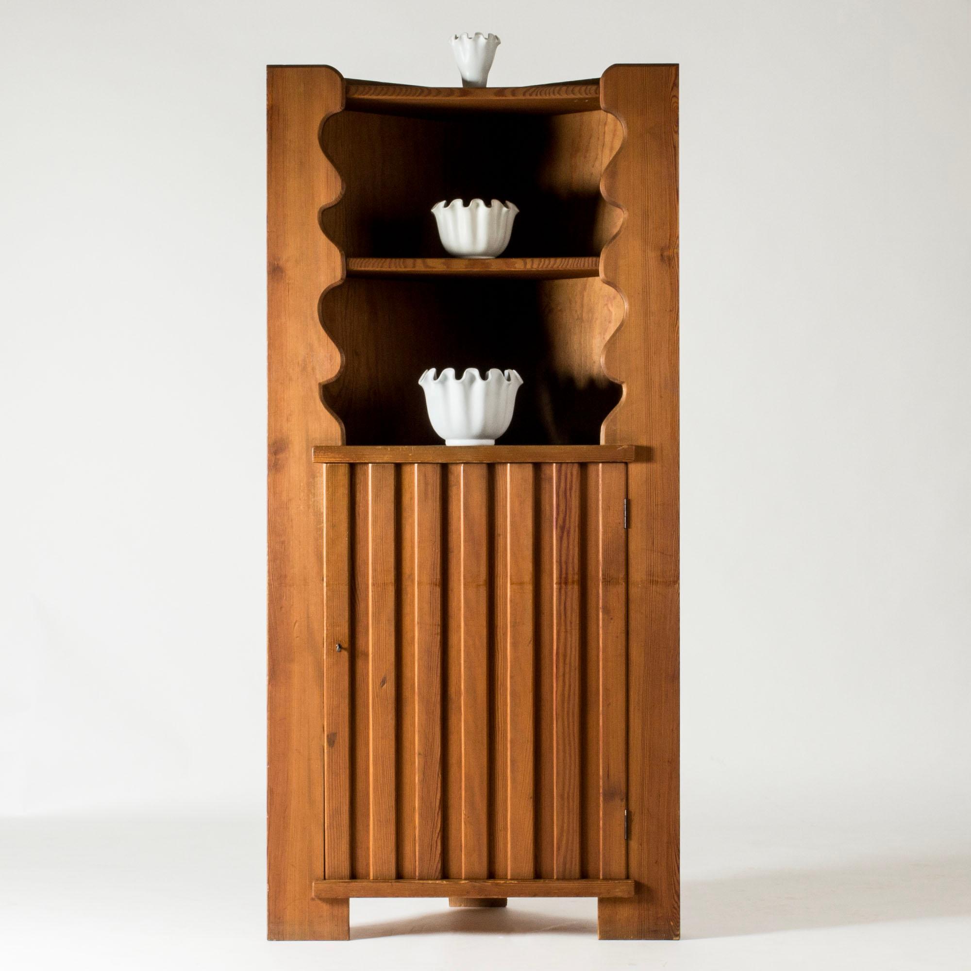 Pin Cabinet d'angle fonctionnaliste en pin 