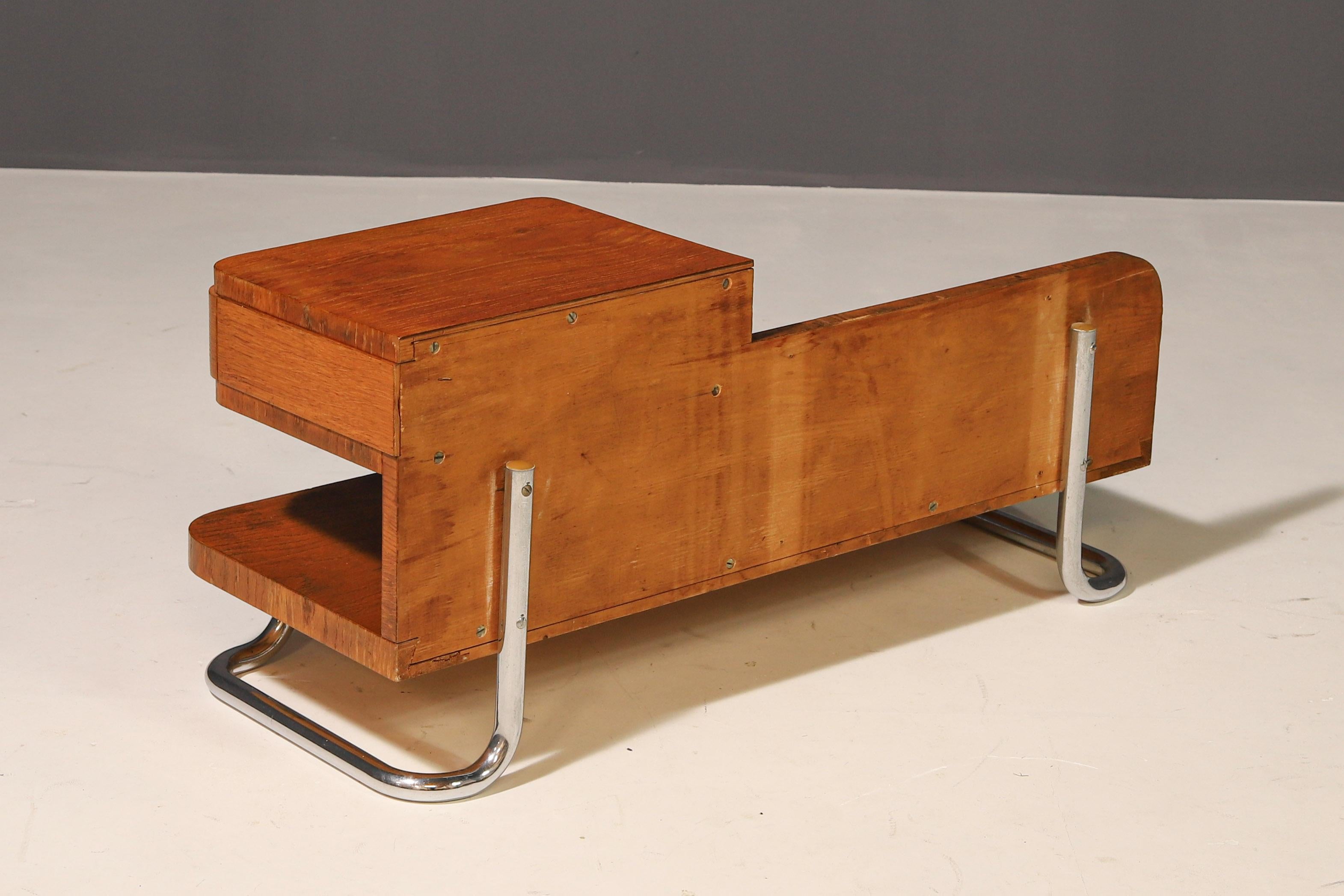Legno Tavolino da notte funzionalista  Kovona, anni '40 in vendita