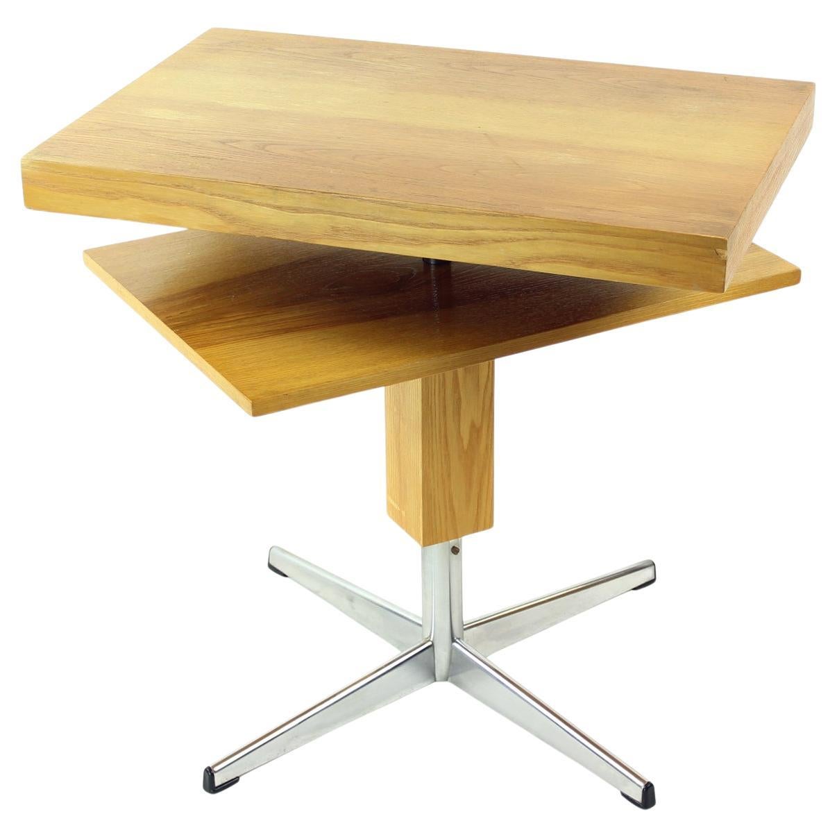 Funktionalistischer drehbarer Couchtisch aus Stahl und Eschenholz, 1960er Jahre im Angebot