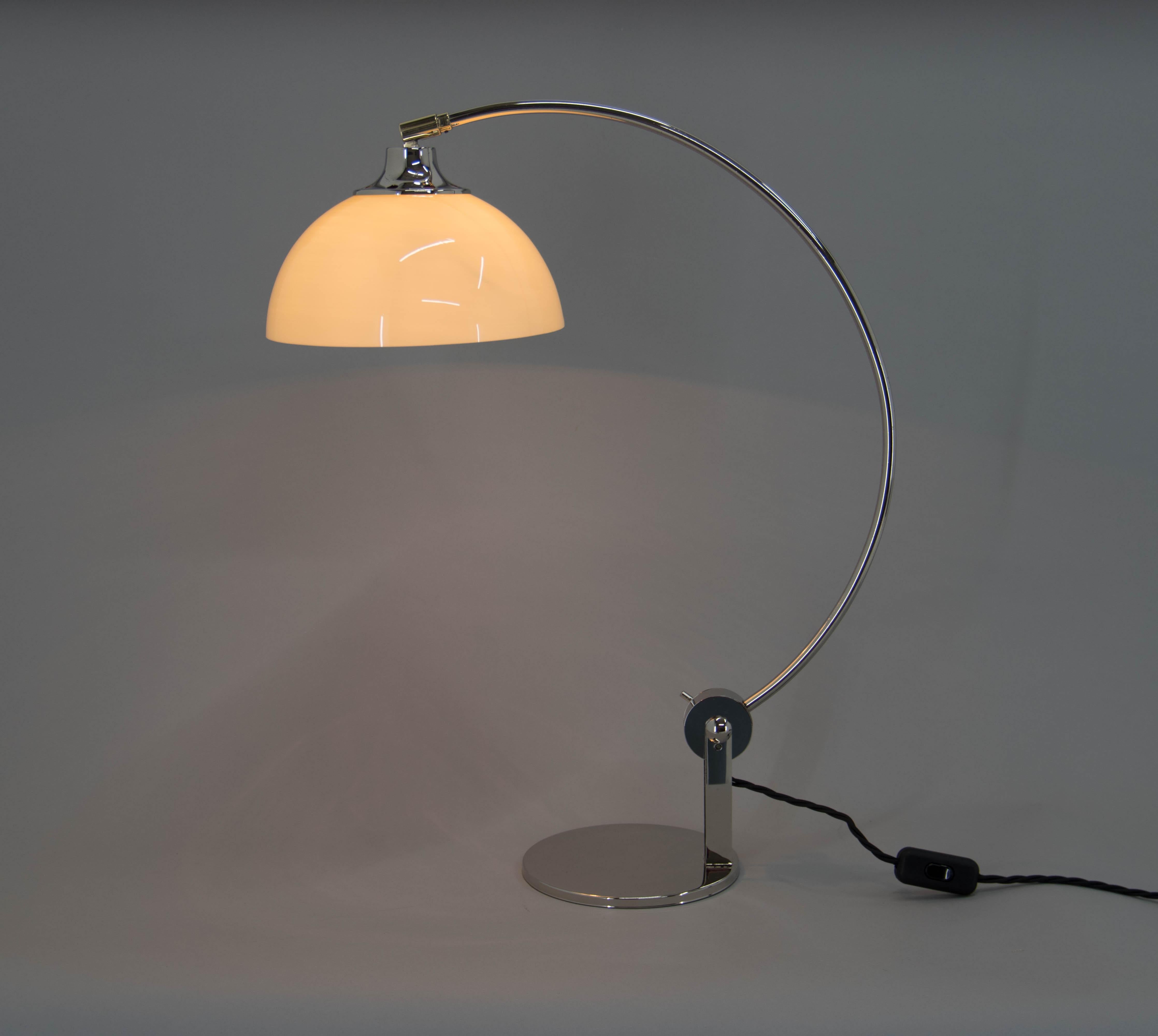 Bauhaus Functionalist Table Lamp, Europe, 1950s, Excellent Condition For Sale