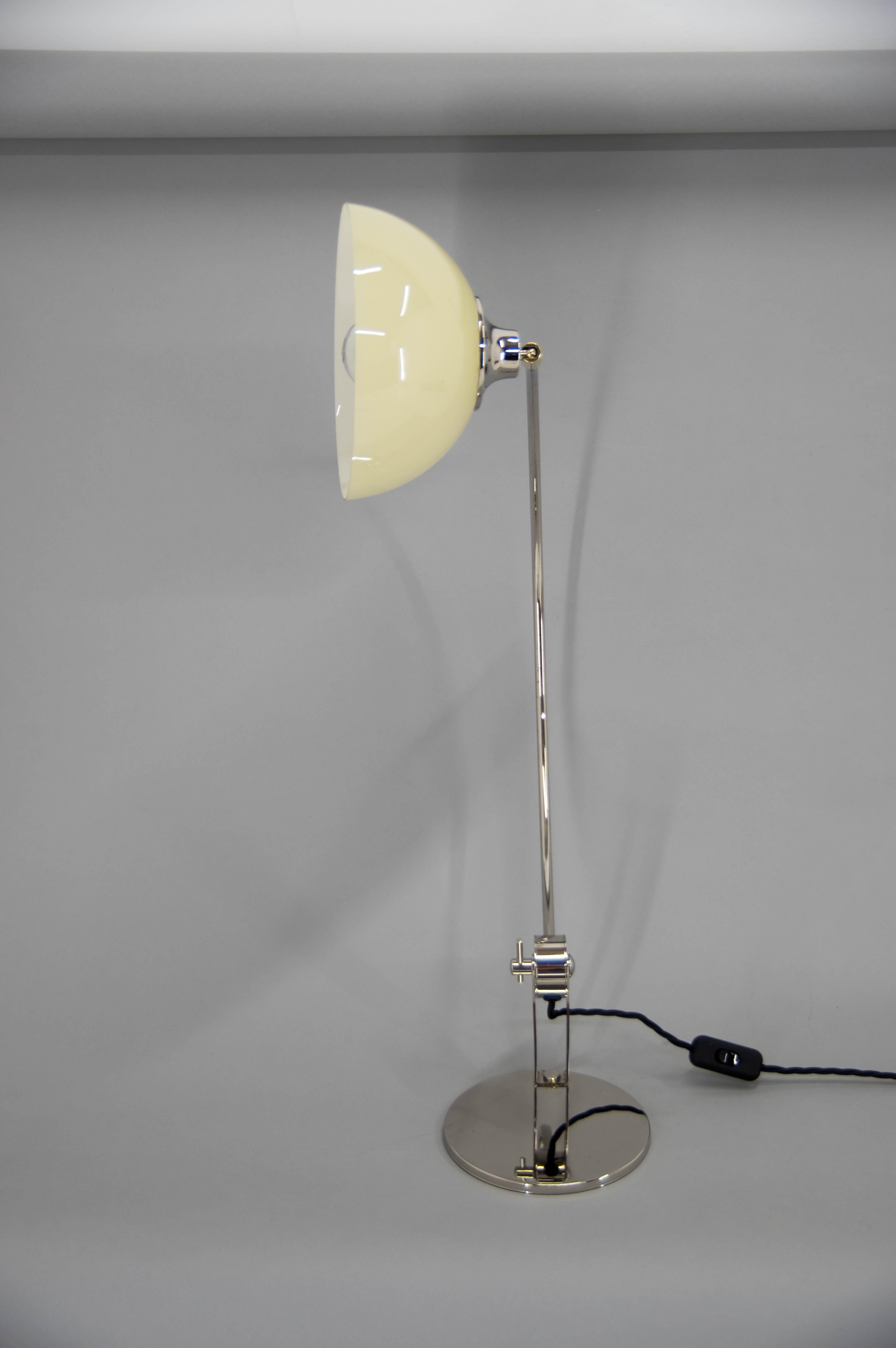 Mid-20th Century Functionalist Table Lamp, Europe, 1950s, Excellent Condition For Sale