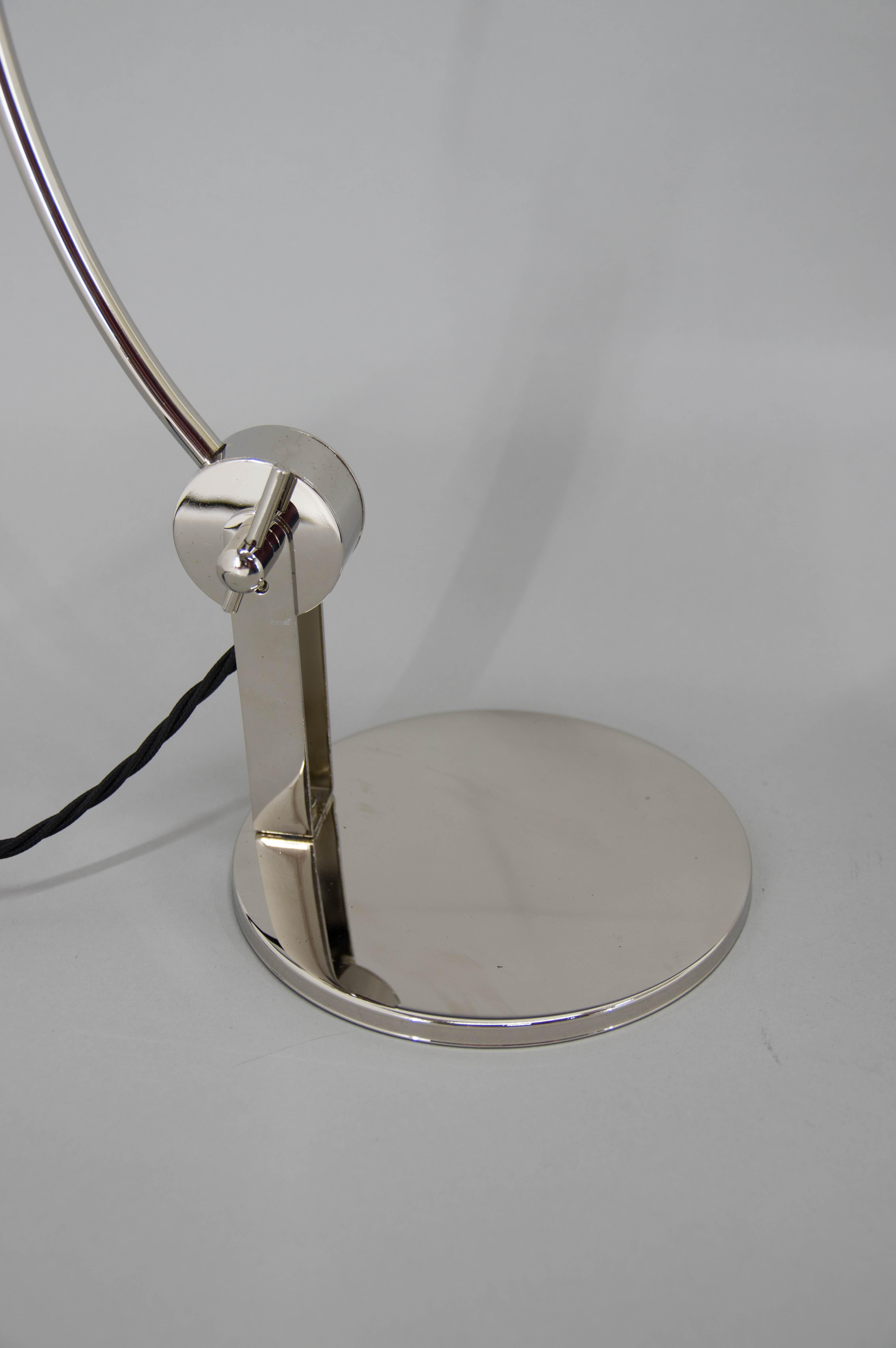 Functionalist Table Lamp, Europe, 1950s, Excellent Condition For Sale 1