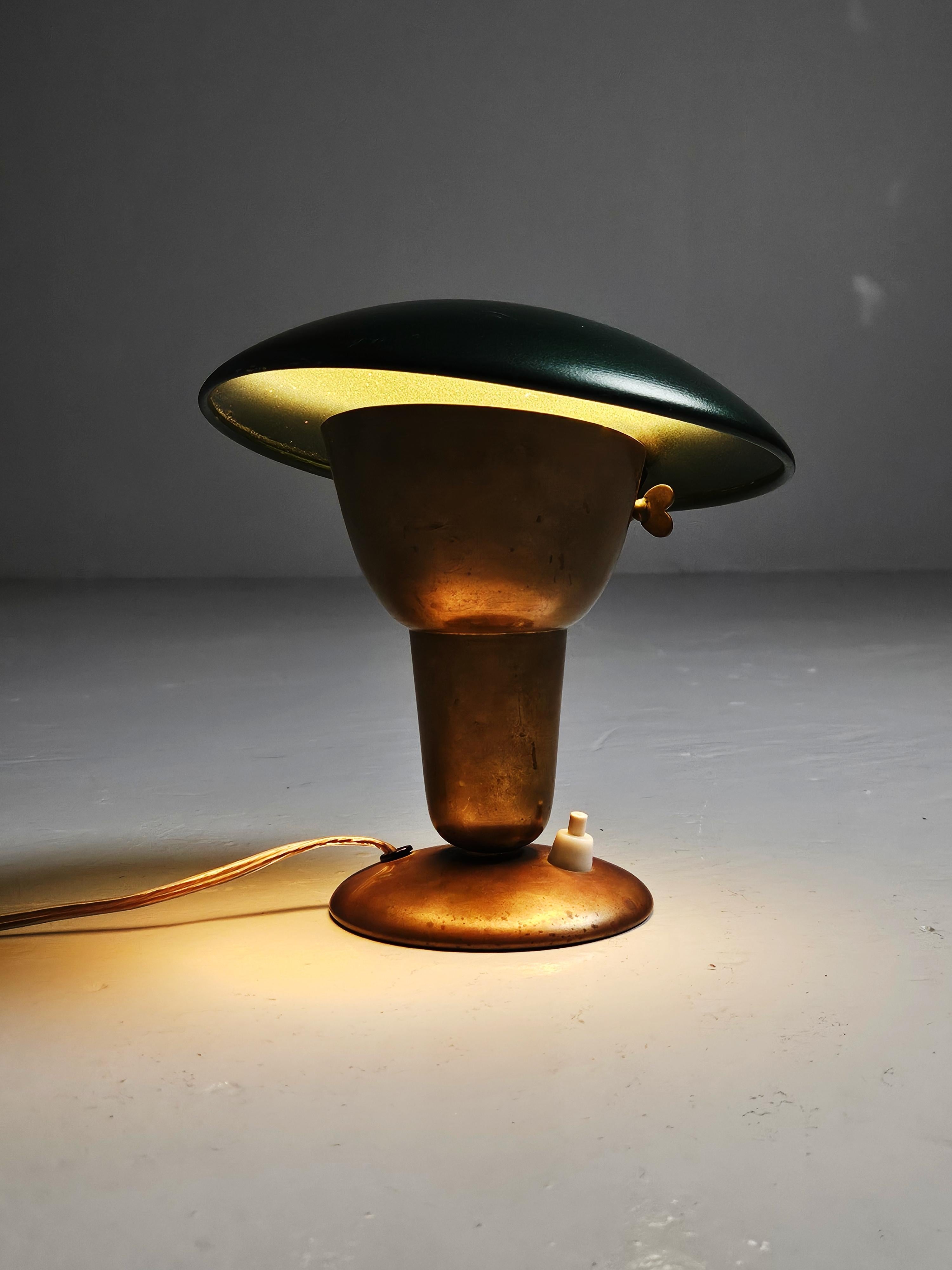 Wall or table lamp designed by Erik Tidstrand for Nordiska Kompaniet, Sweden, during the 1930s. 

Made in brass with a adjustable shade lacquered green. Very rare model.