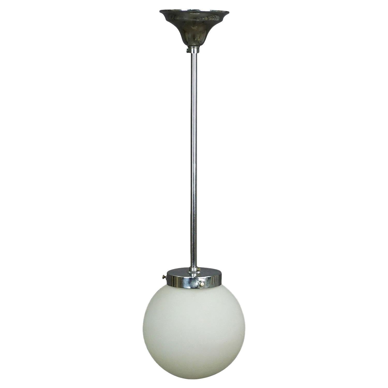 Lámpara Colgante Funcionalista Estilo Bauhaus con Pantalla de Cristal Opalino