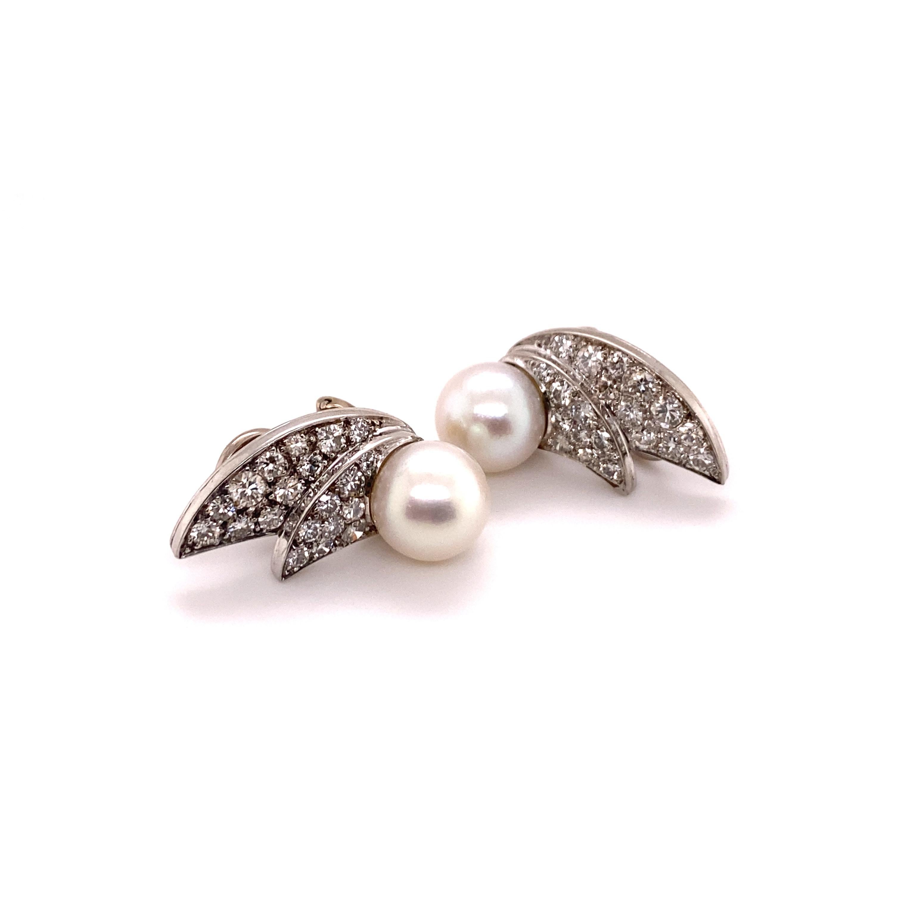 Funky Cultured Pearl and Diamond Ear Clips in Platinum In Good Condition In Lucerne, CH