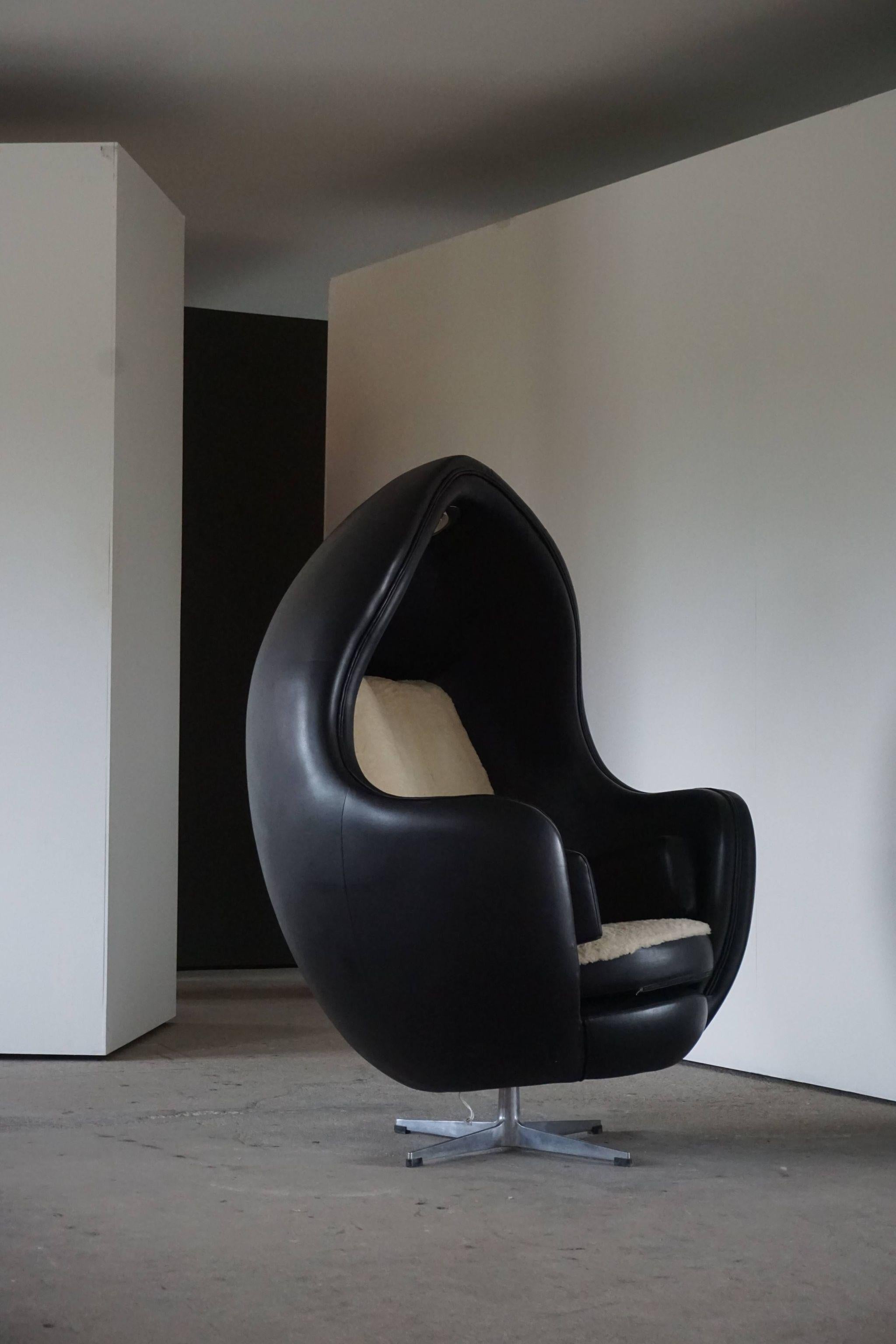 egg shaped chair