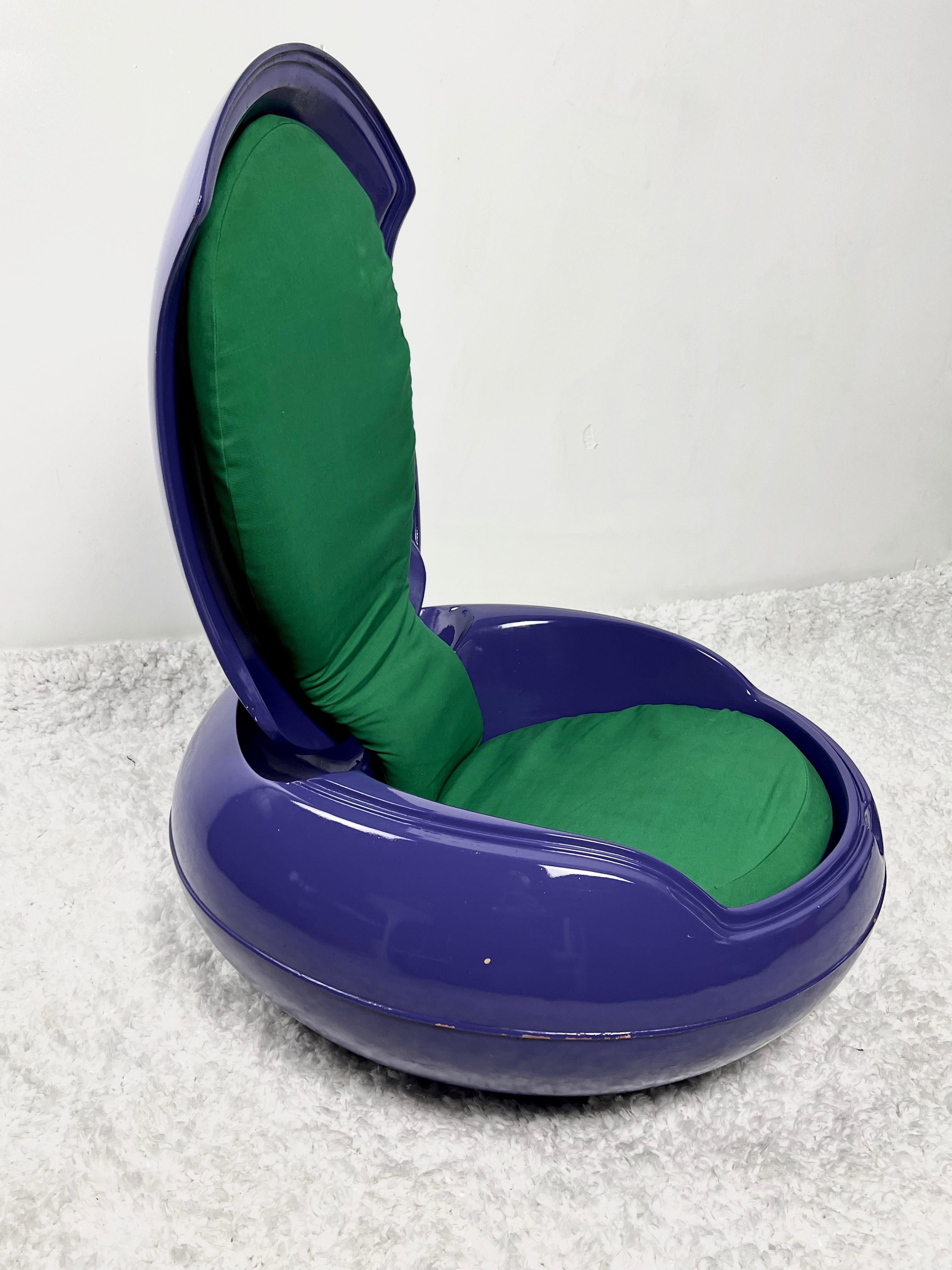 Space Age Funky Garden Egg GN 01 by Peter Ghyzcy