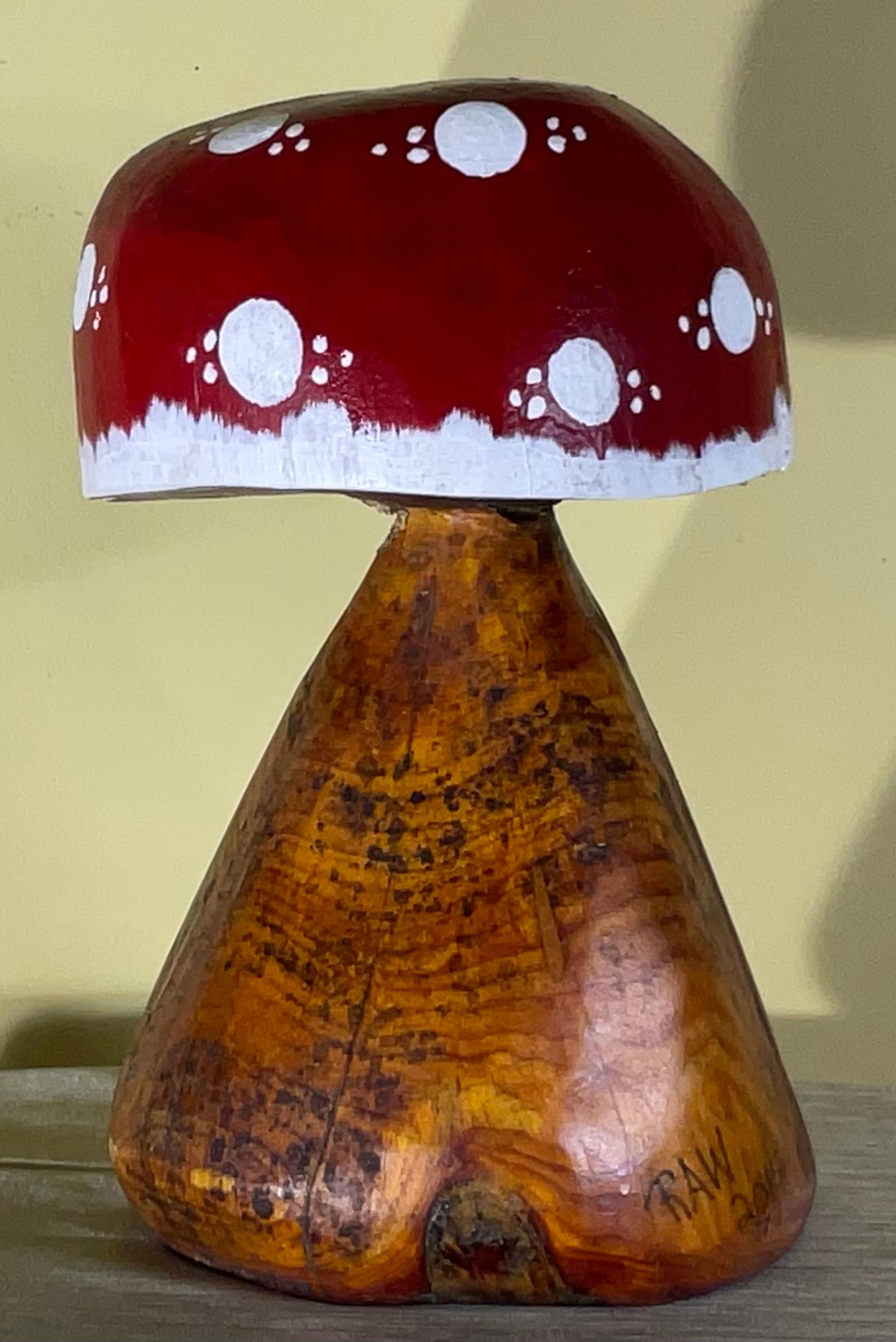 Funky intagliato a mano  Scultura di funghi Ashwood In condizioni buone in vendita a Delray Beach, FL