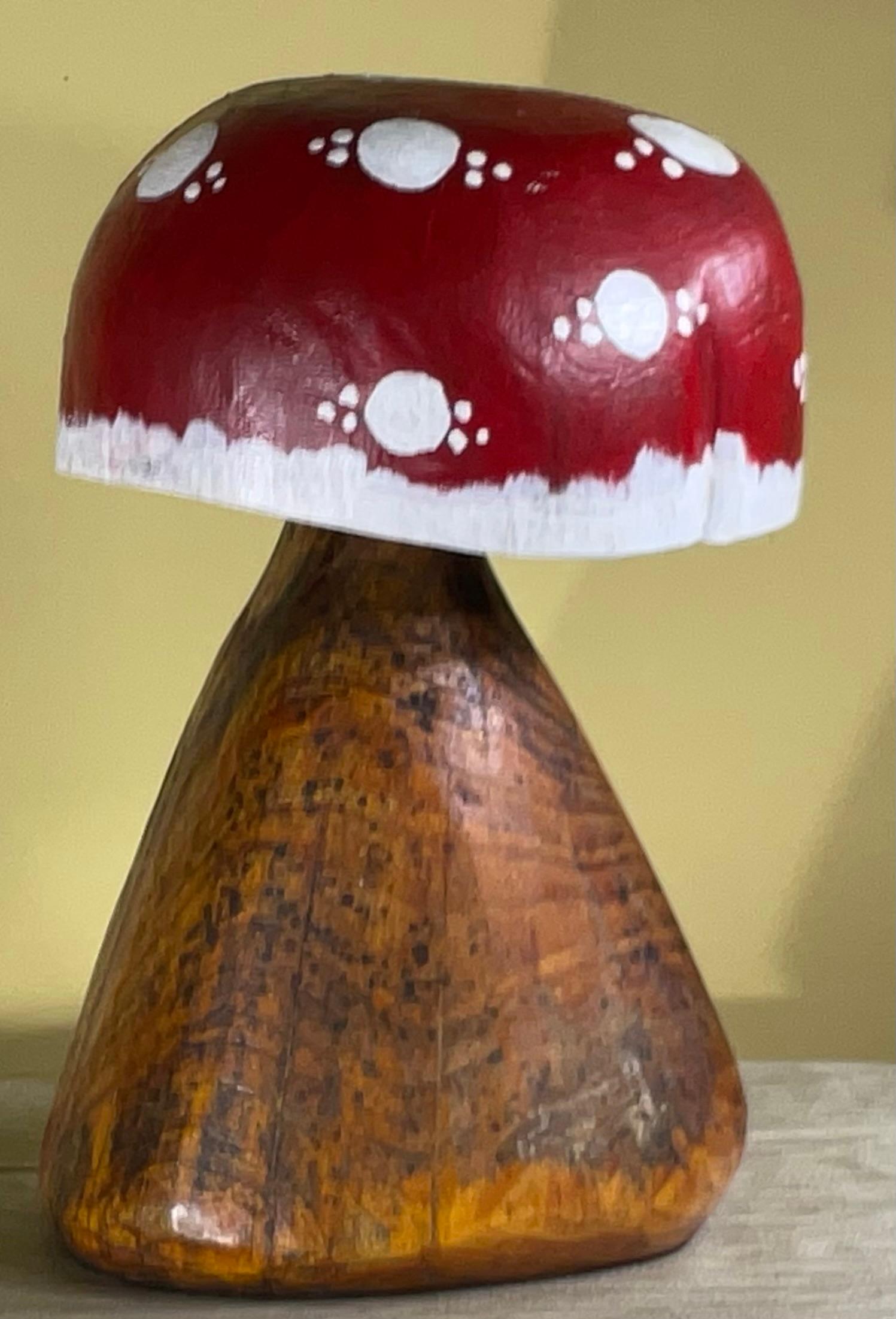 Funky intagliato a mano  Scultura di funghi Ashwood in vendita 3