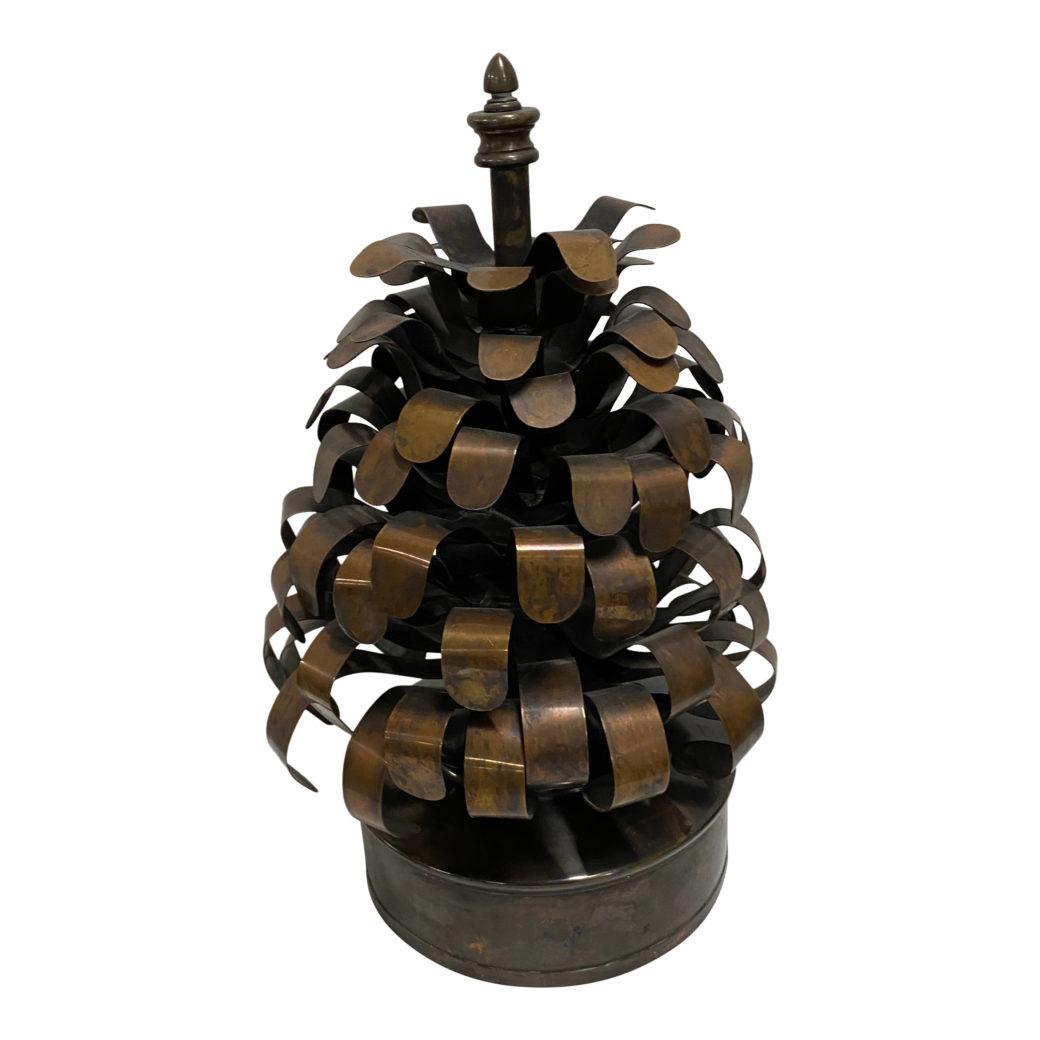 Funky Metal Pineapple In Good Condition For Sale In Sag Harbor, NY