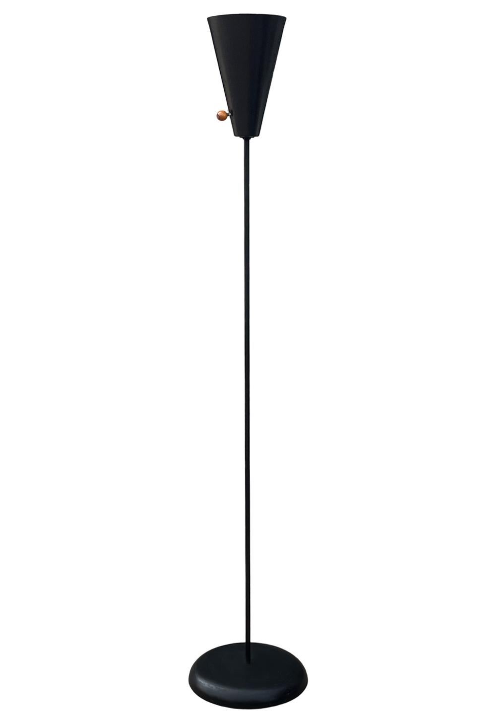 Funky Mid-Century Modern-Stehlampe aus schwarzer Emaille von David Wurster für Raymor (amerikanisch) im Angebot