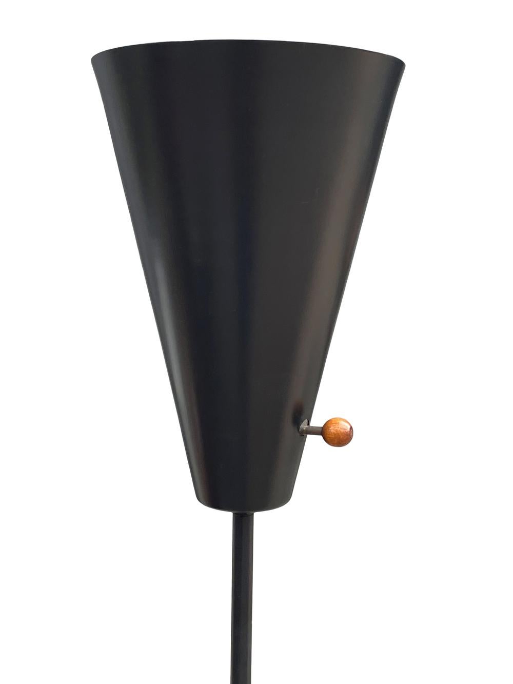 Funky Mid Century Modern Black Enamel Floor Lamp by David Wurster for Raymor Bon état - En vente à Philadelphia, PA