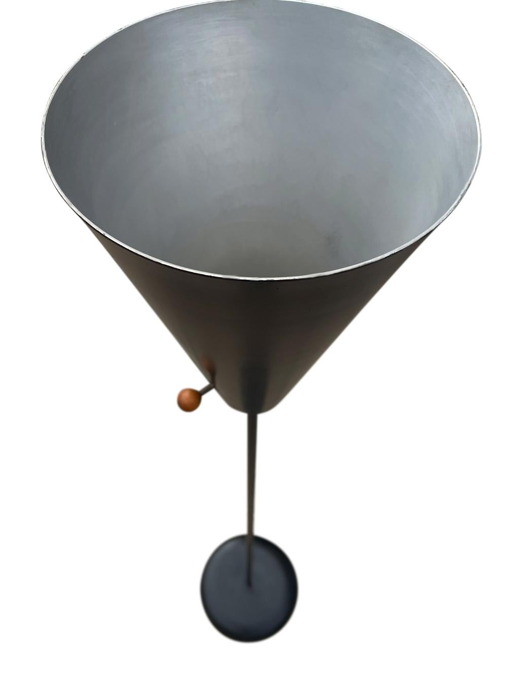 Funky Mid-Century Modern-Stehlampe aus schwarzer Emaille von David Wurster für Raymor (Stahl) im Angebot