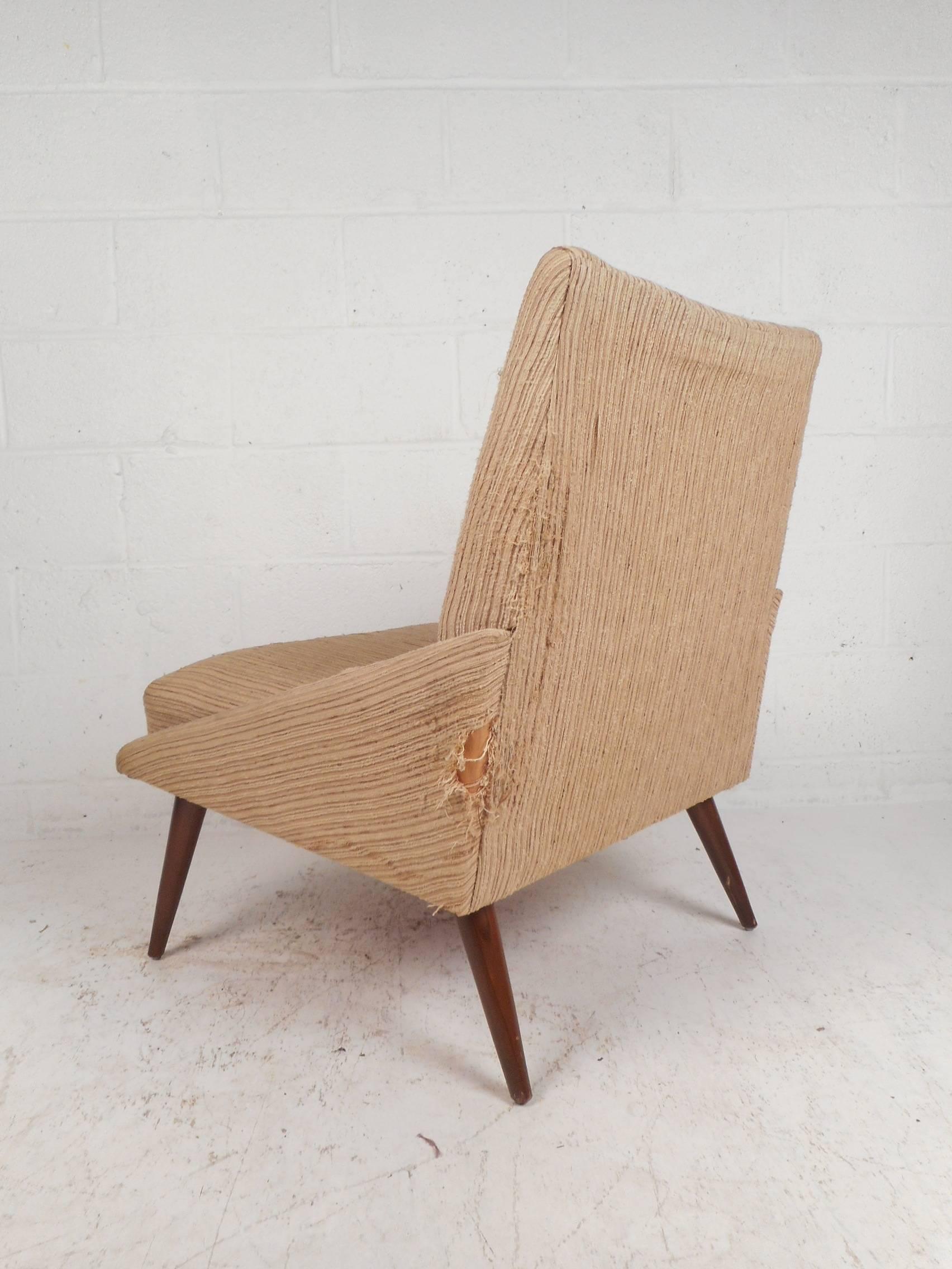 Funky Mid-Century Modern Lounge Chair (Moderne der Mitte des Jahrhunderts) im Angebot