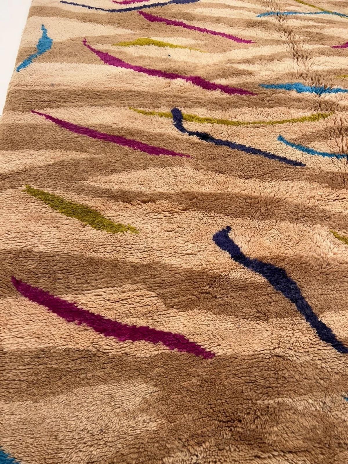 Marocchino Tappeto moderno marocchino in lana Beni M'Rirt intrecciato a mano con stampa animale neutra e divertente in vendita