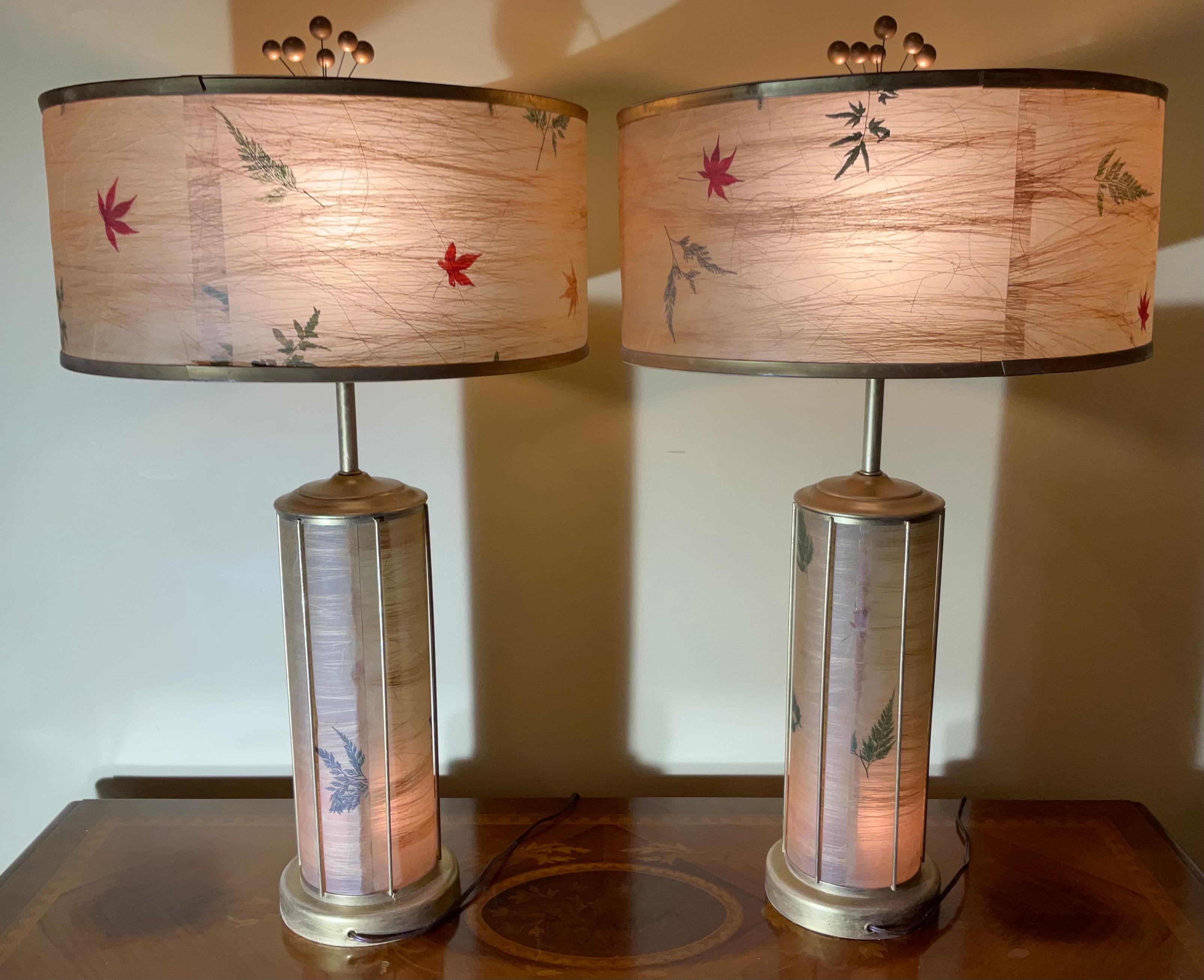 Funky Paar asiatisch inspirierte Mid-Century-Modern-Tischlampen – einzigartiges Design (Pergamentpapier) im Angebot