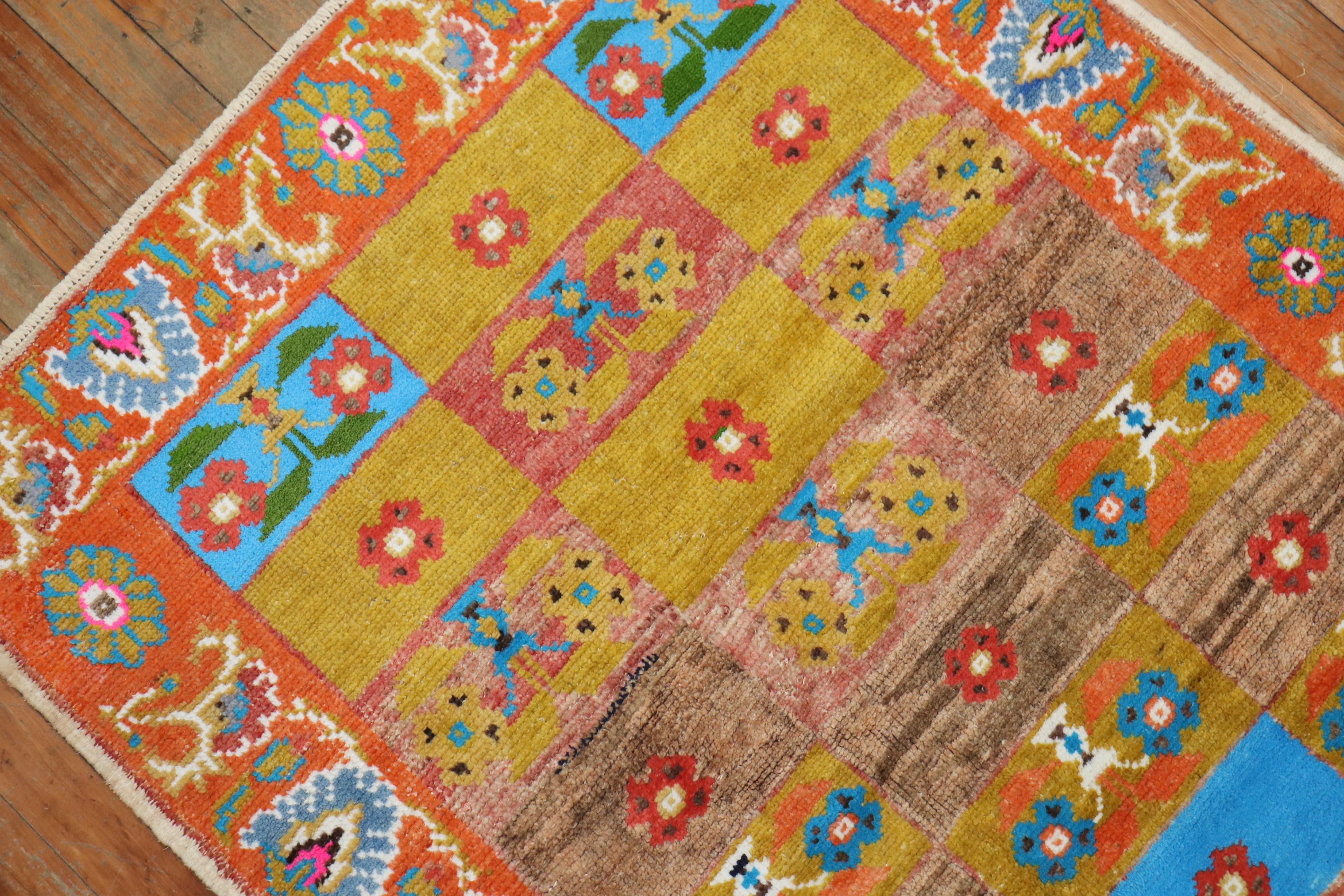 Paire de tapis turcs d'Anatolie funky, milieu du 20e siècle en vente 5