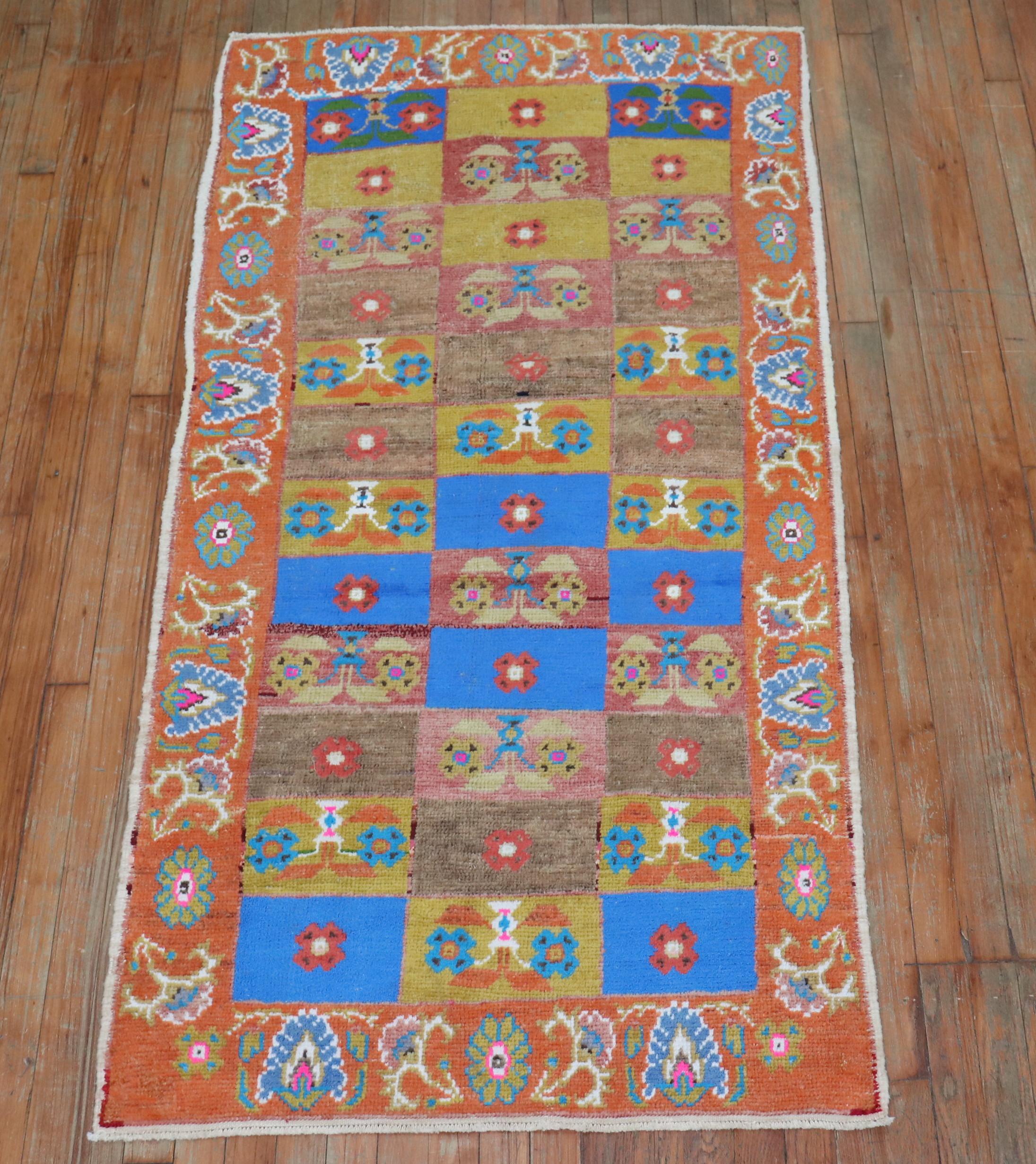 Paire de tapis turcs d'Anatolie funky, milieu du 20e siècle Excellent état - En vente à New York, NY