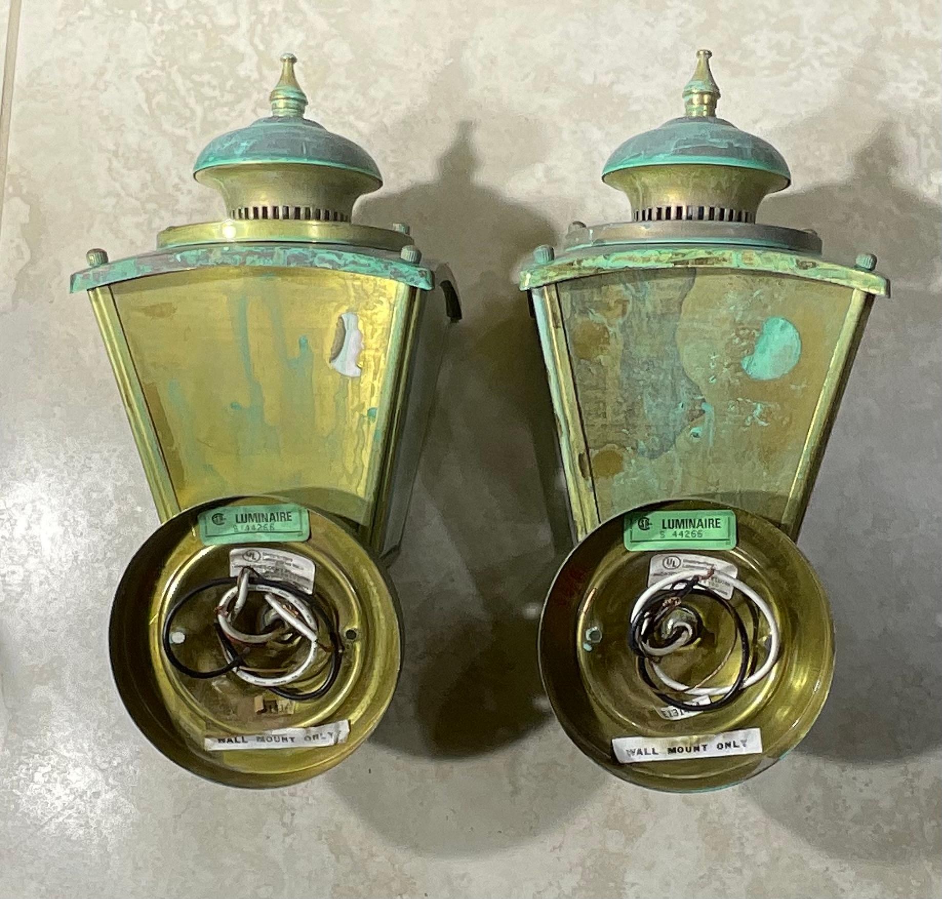 Funky Pair of Vintage Solid Brass Wall Lanterns 5”.75 x 5”.75 x 11”.75 High In Good Condition For Sale In Delray Beach, FL