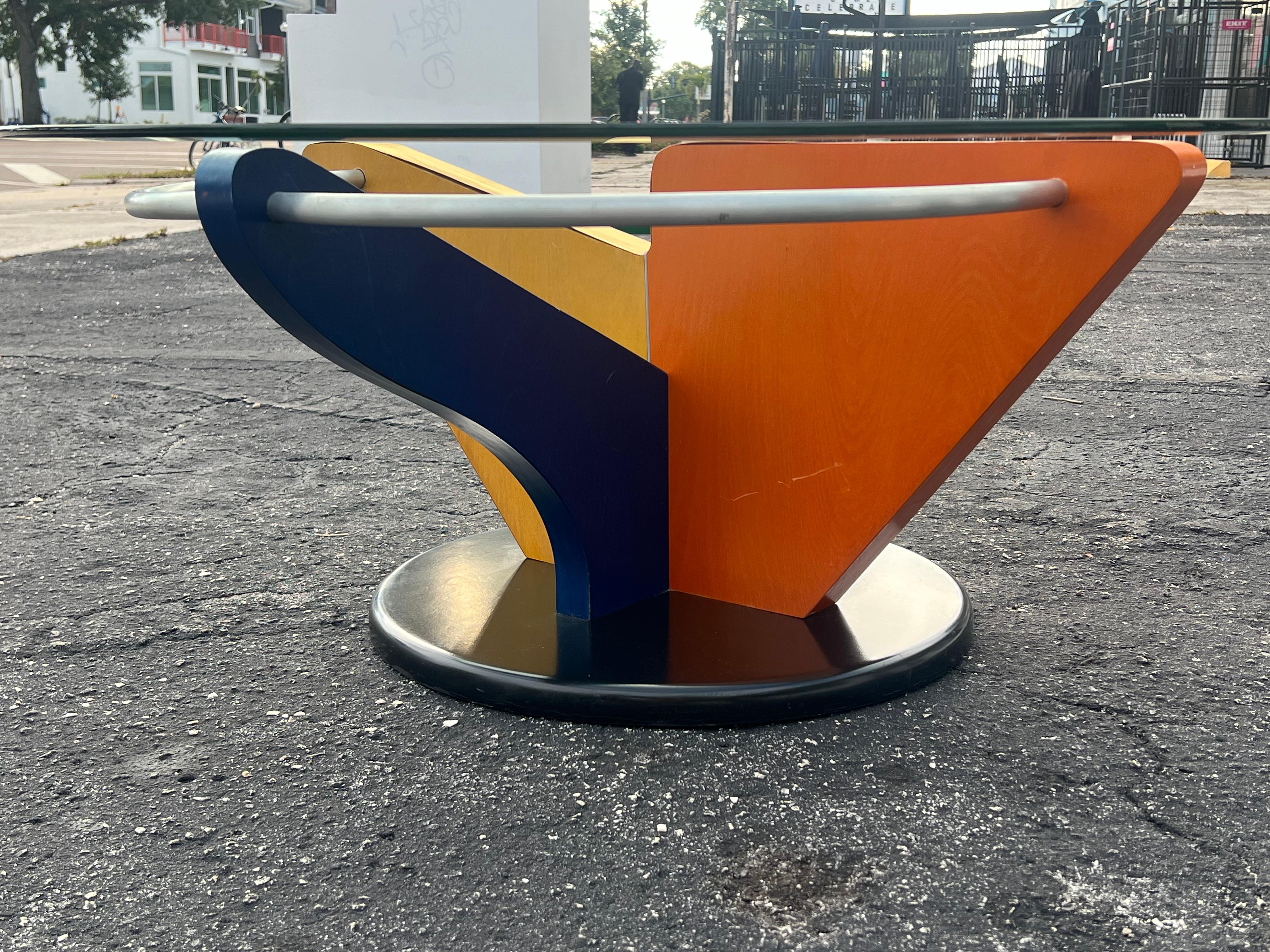 Table basse colorée post-moderne funky, vers 1990 Bon état - En vente à St.Petersburg, FL