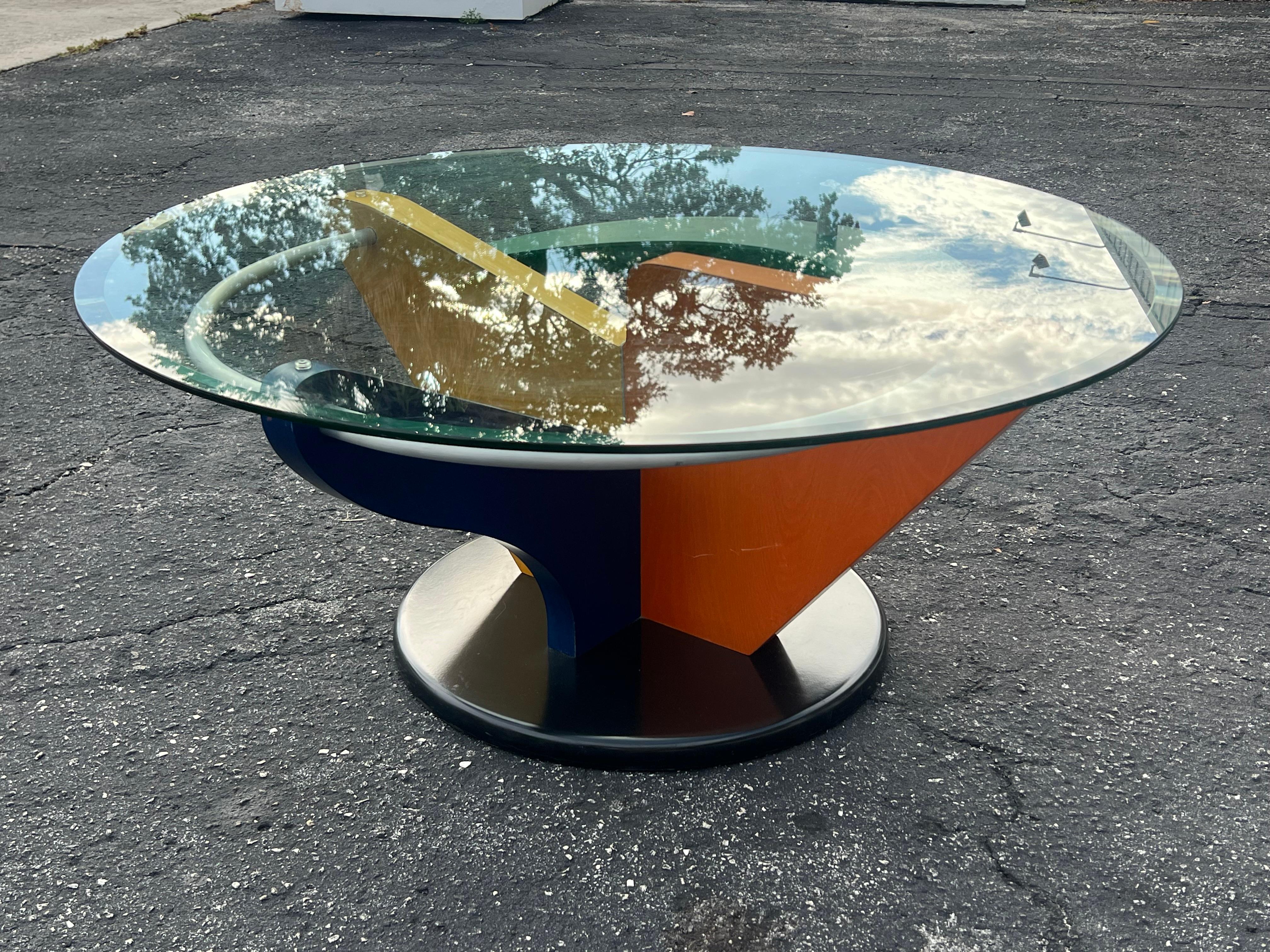 Fin du 20e siècle Table basse colorée post-moderne funky, vers 1990 en vente