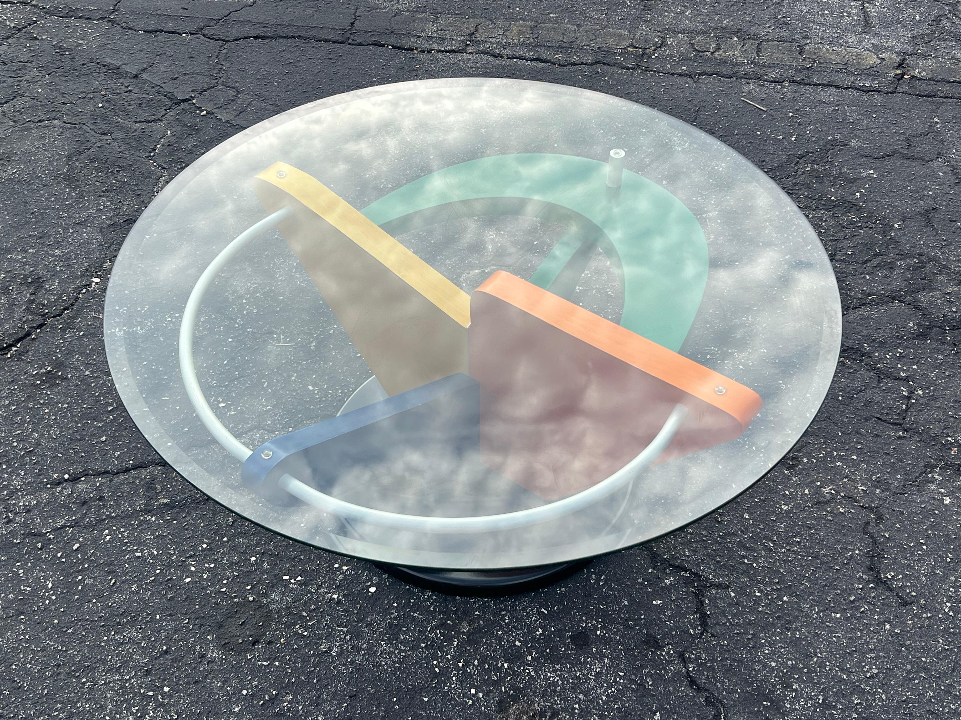 Aluminium Table basse colorée post-moderne funky, vers 1990 en vente
