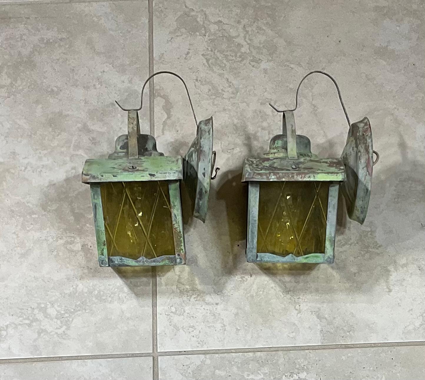 Funky Small Pair of Vintage Brass Wall Lantern In Good Condition For Sale In Delray Beach, FL