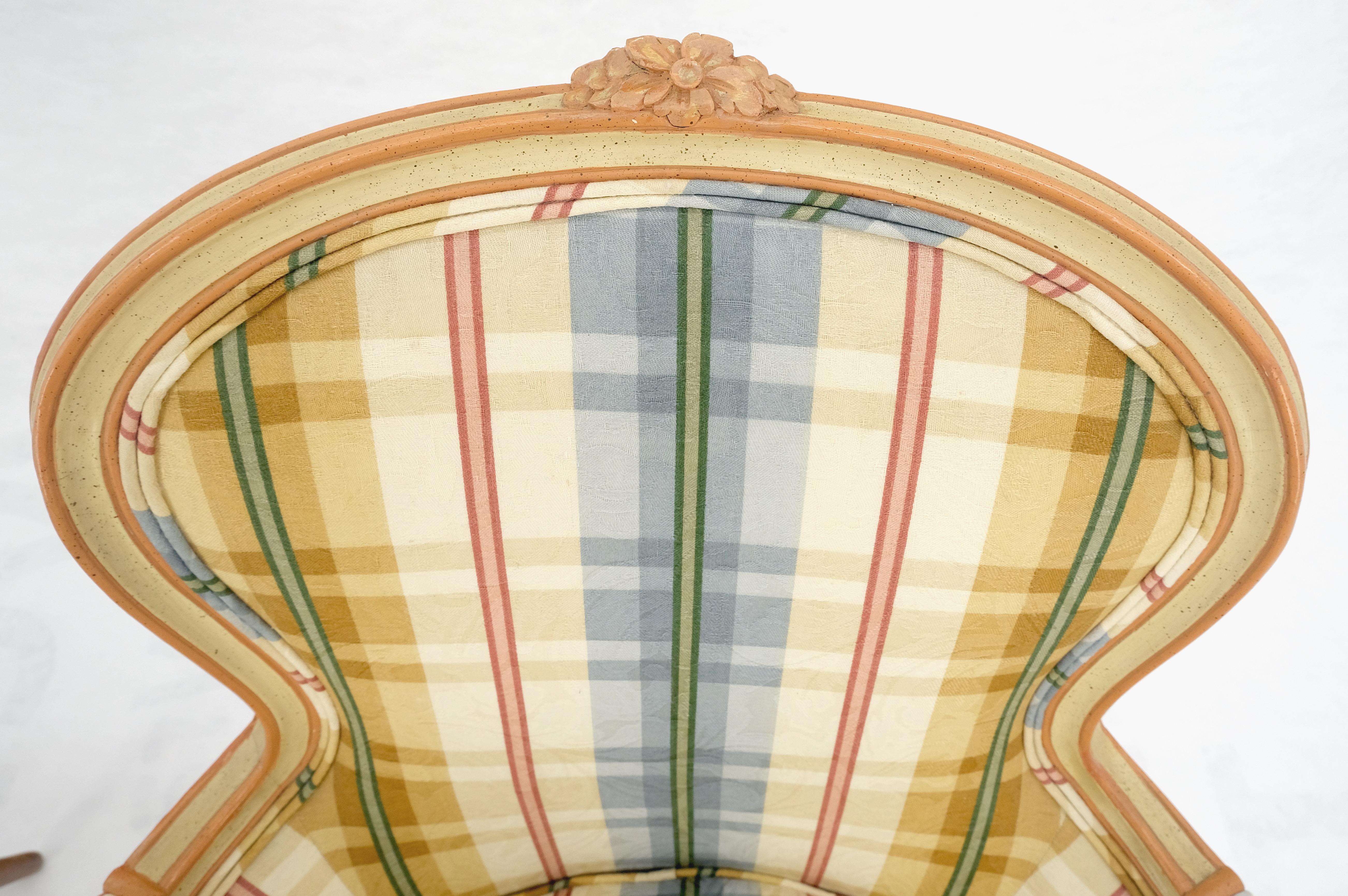 Funky Upholstery Painted & Carved Frame Französisch Ballon zurück Arm Lounge Chair MINT im Angebot 9