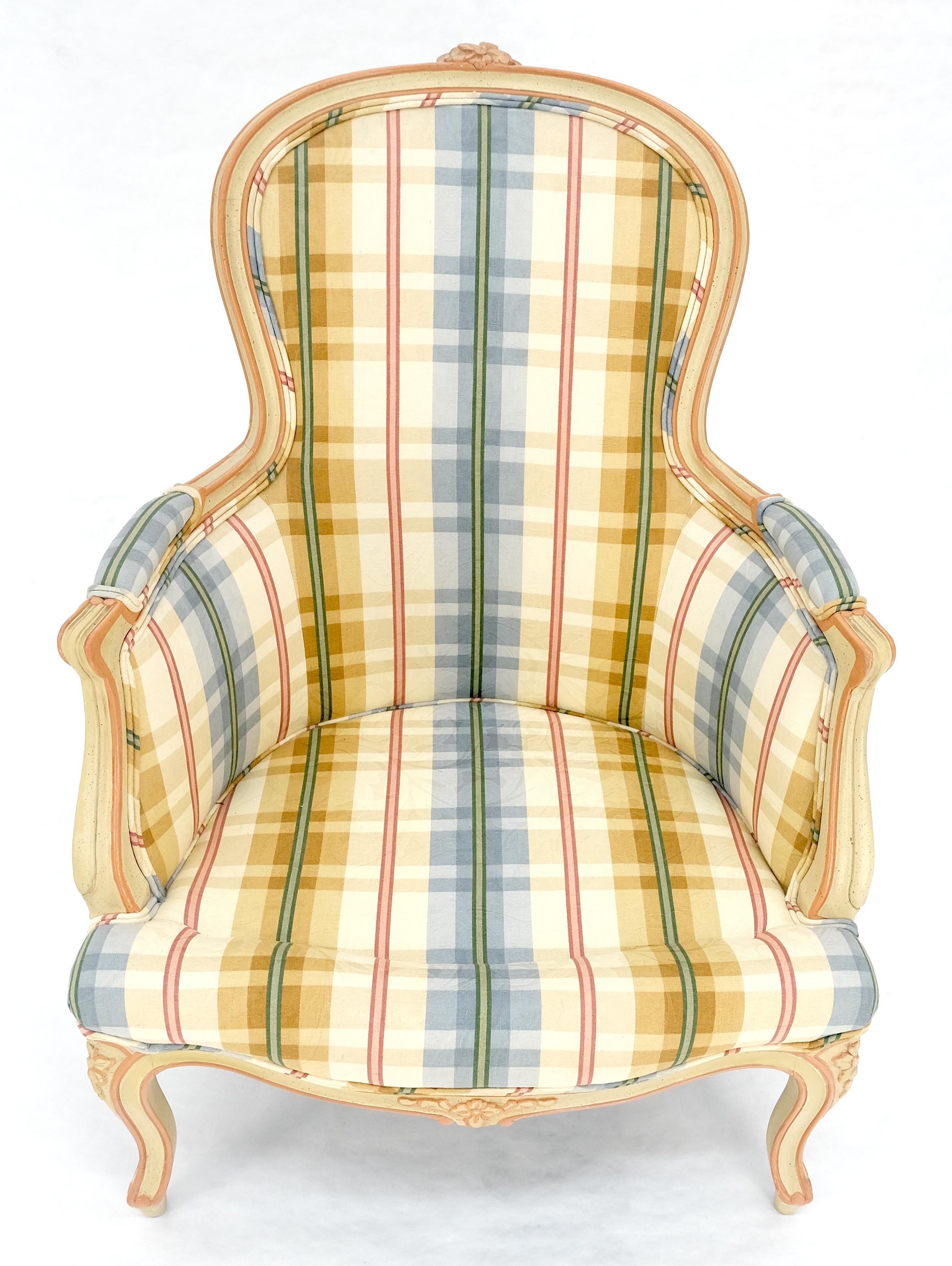 Funky Upholstery Painted & Carved Frame Französisch Ballon zurück Arm Lounge Chair MINT (Französische Provence) im Angebot