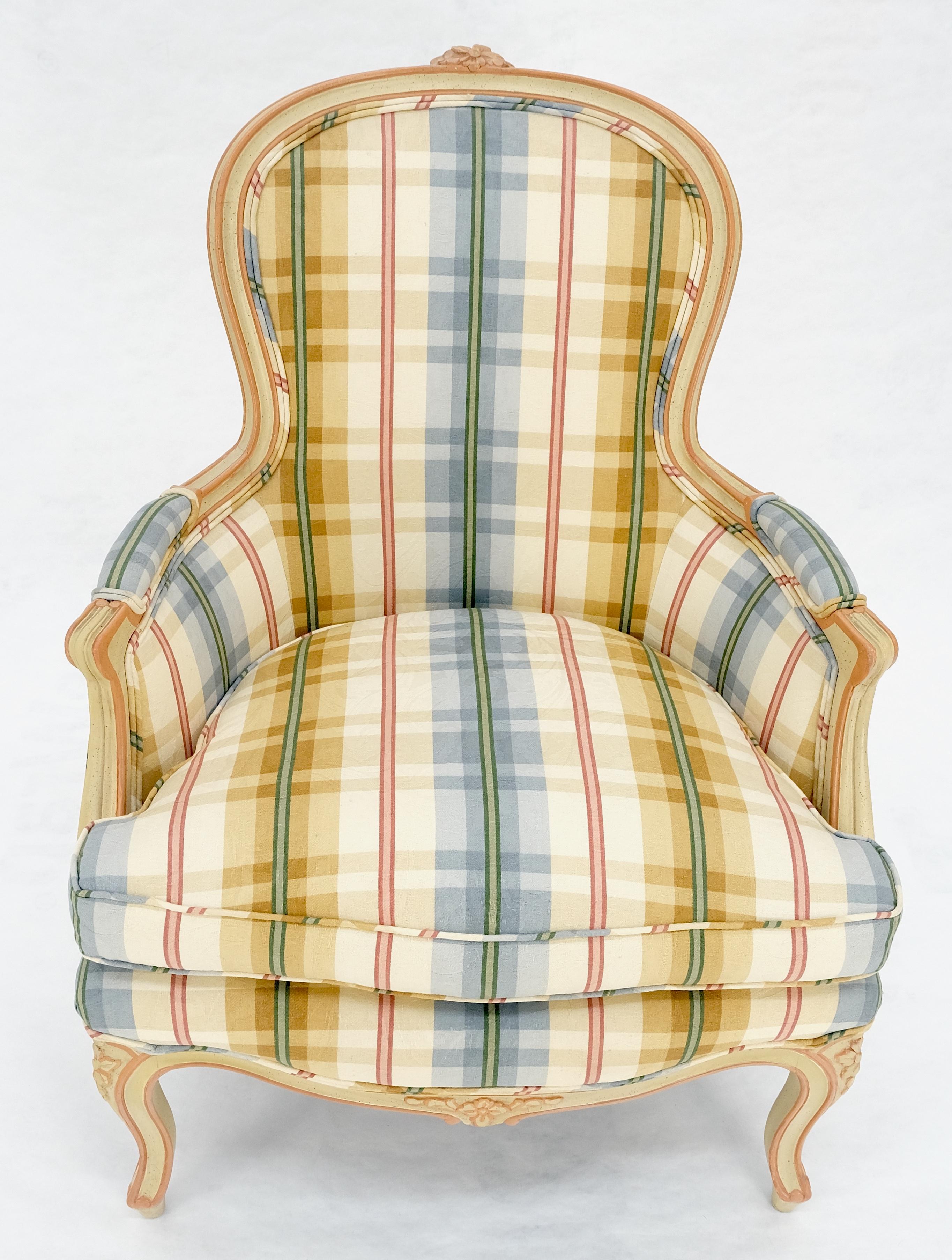 Funky Upholstery Painted & Carved Frame Französisch Ballon zurück Arm Lounge Chair MINT (amerikanisch) im Angebot