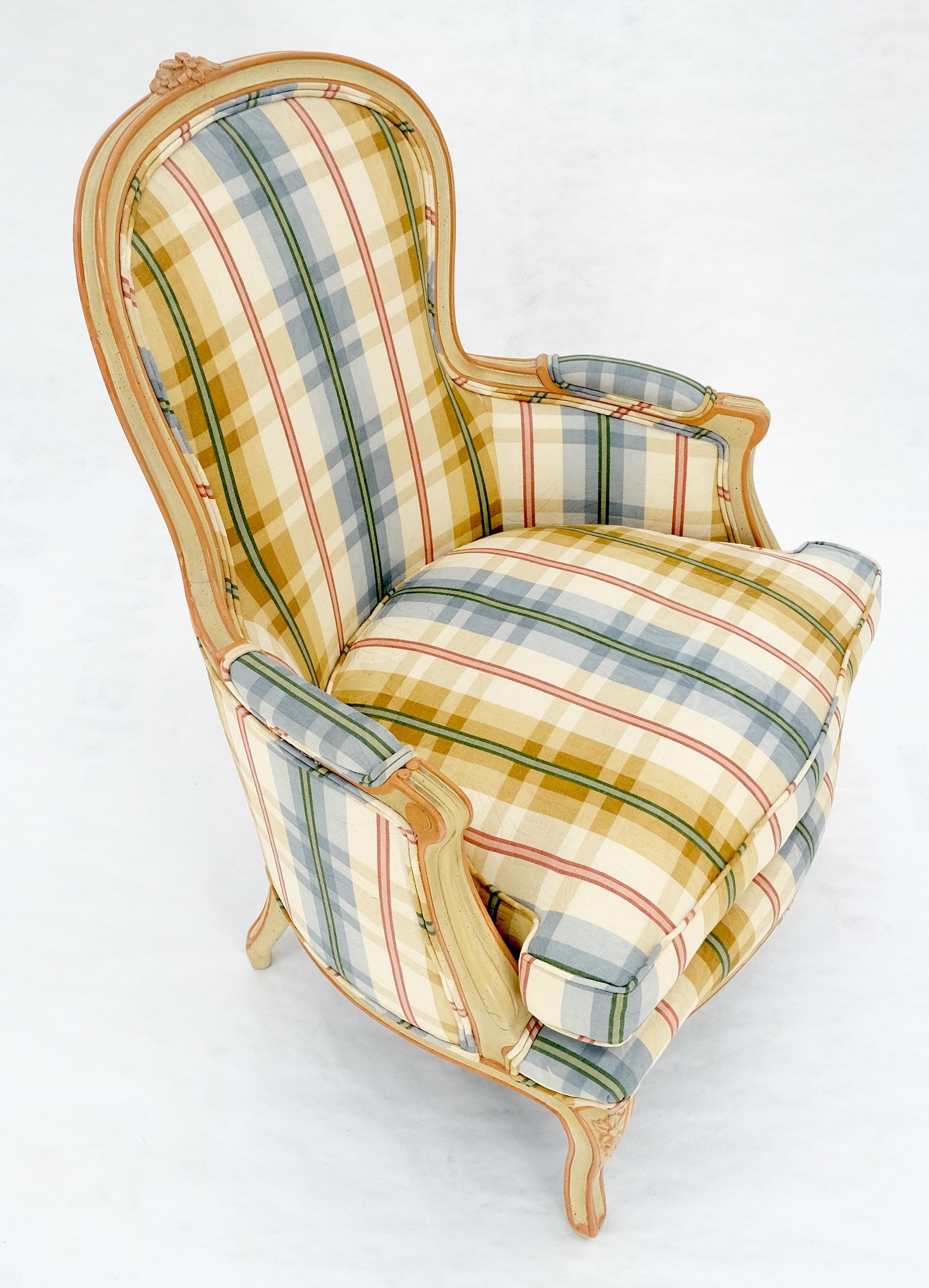 Funky Upholstery Painted & Carved Frame Französisch Ballon zurück Arm Lounge Chair MINT im Angebot 1