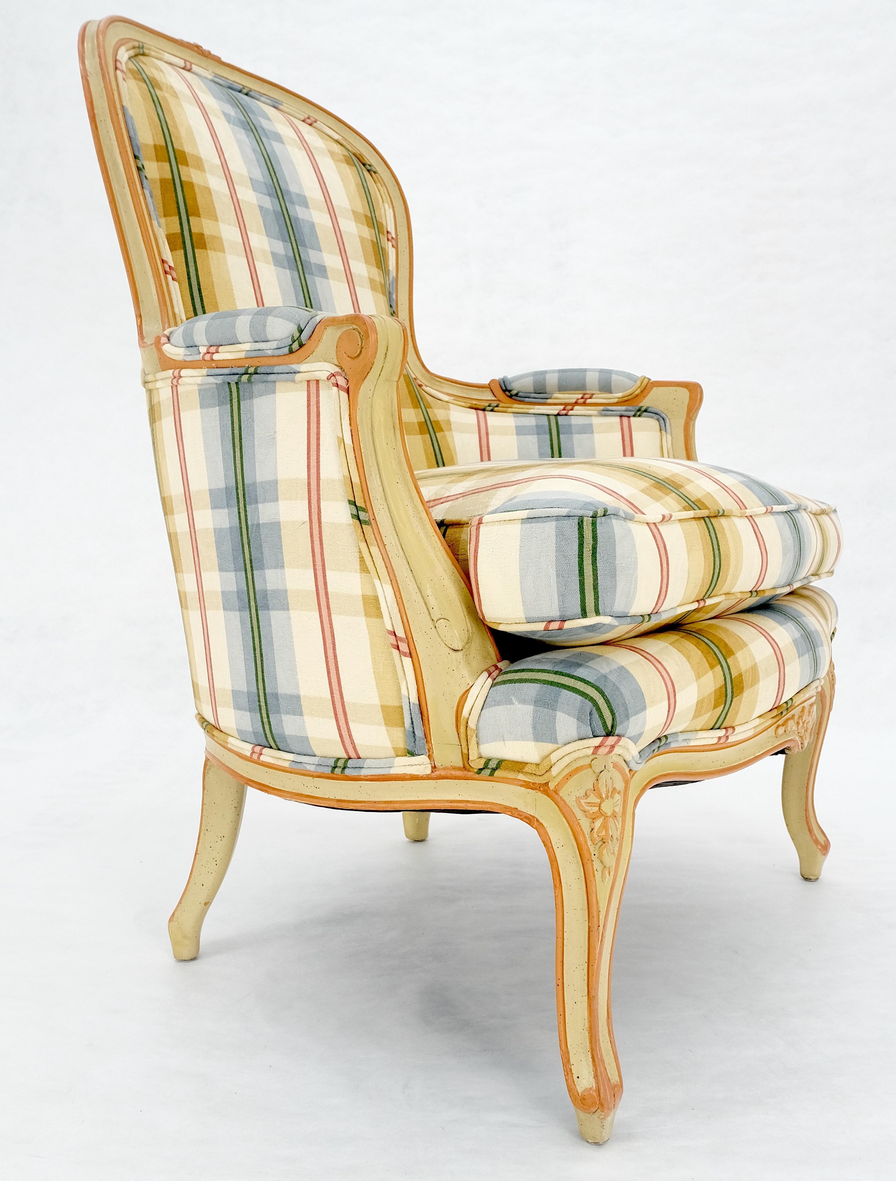 Funky Upholstery Painted & Carved Frame Französisch Ballon zurück Arm Lounge Chair MINT im Angebot 2
