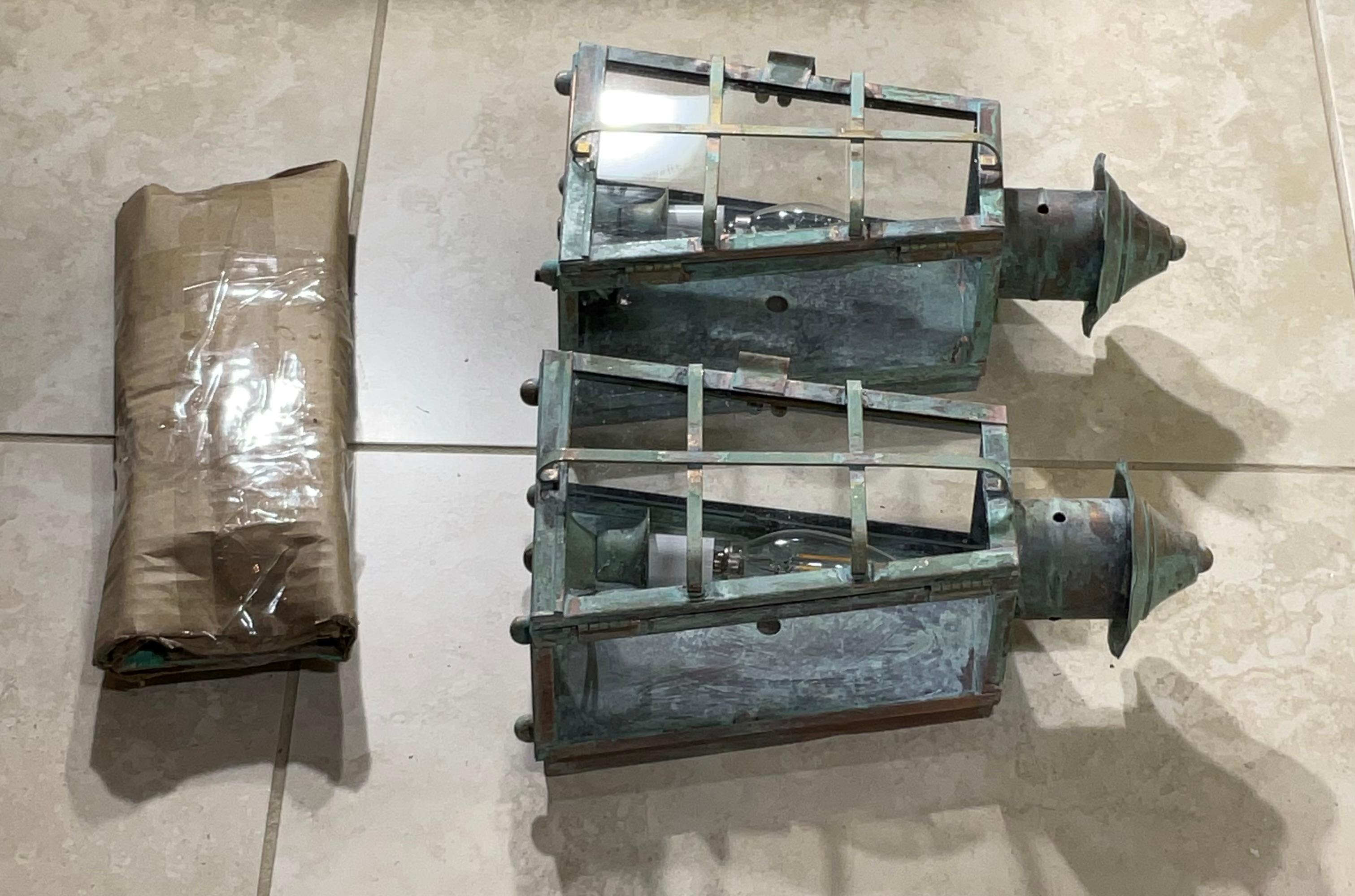 Funky Vintage Pair of Solid Patinated Brass Wall Lanterns For Sale 7