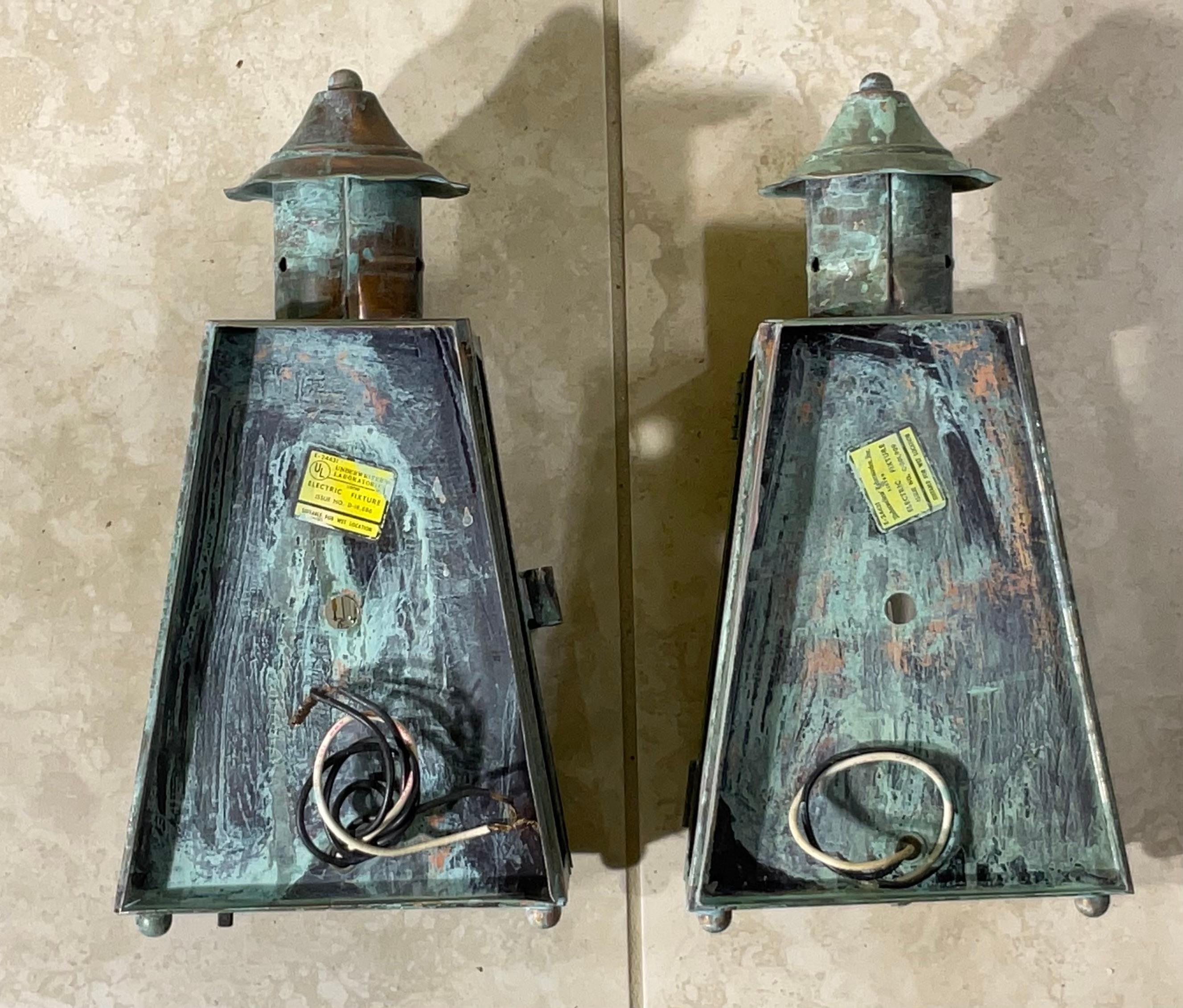 Funky Vintage Pair of Solid Patinated Brass Wall Lanterns For Sale 1