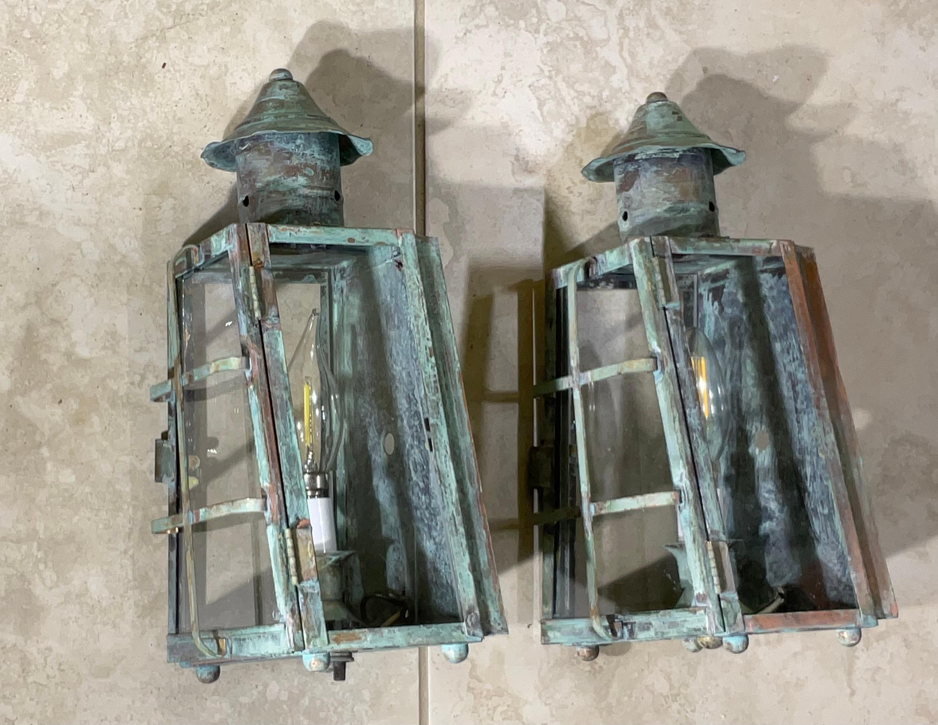 Funky Vintage Pair of Solid Patinated Brass Wall Lanterns For Sale 3