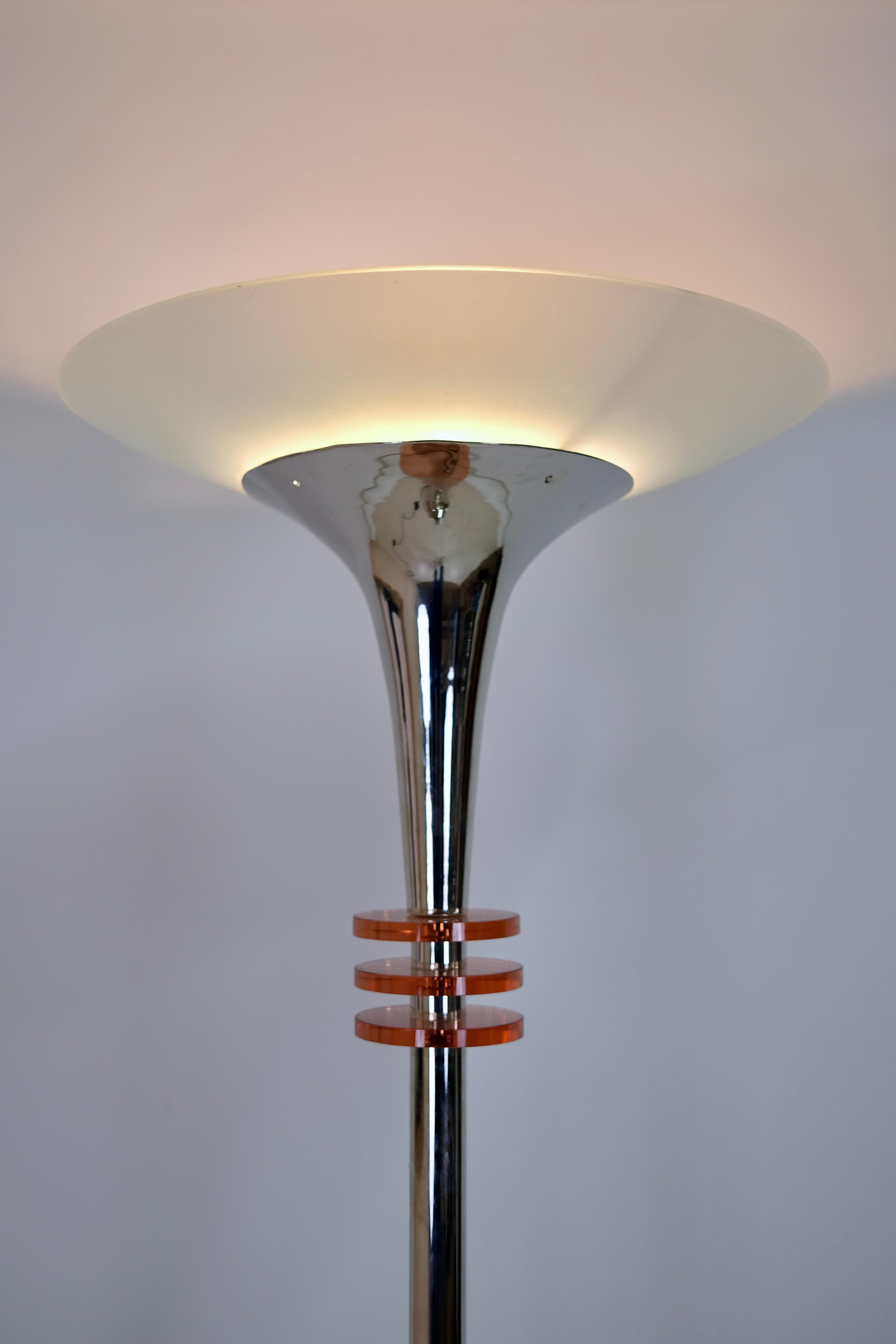 Funnel Shaped French 1930s Art Deco Floor Lamp in Chrome with Orange Glass Rings In Fair Condition For Sale In Ulm, DE