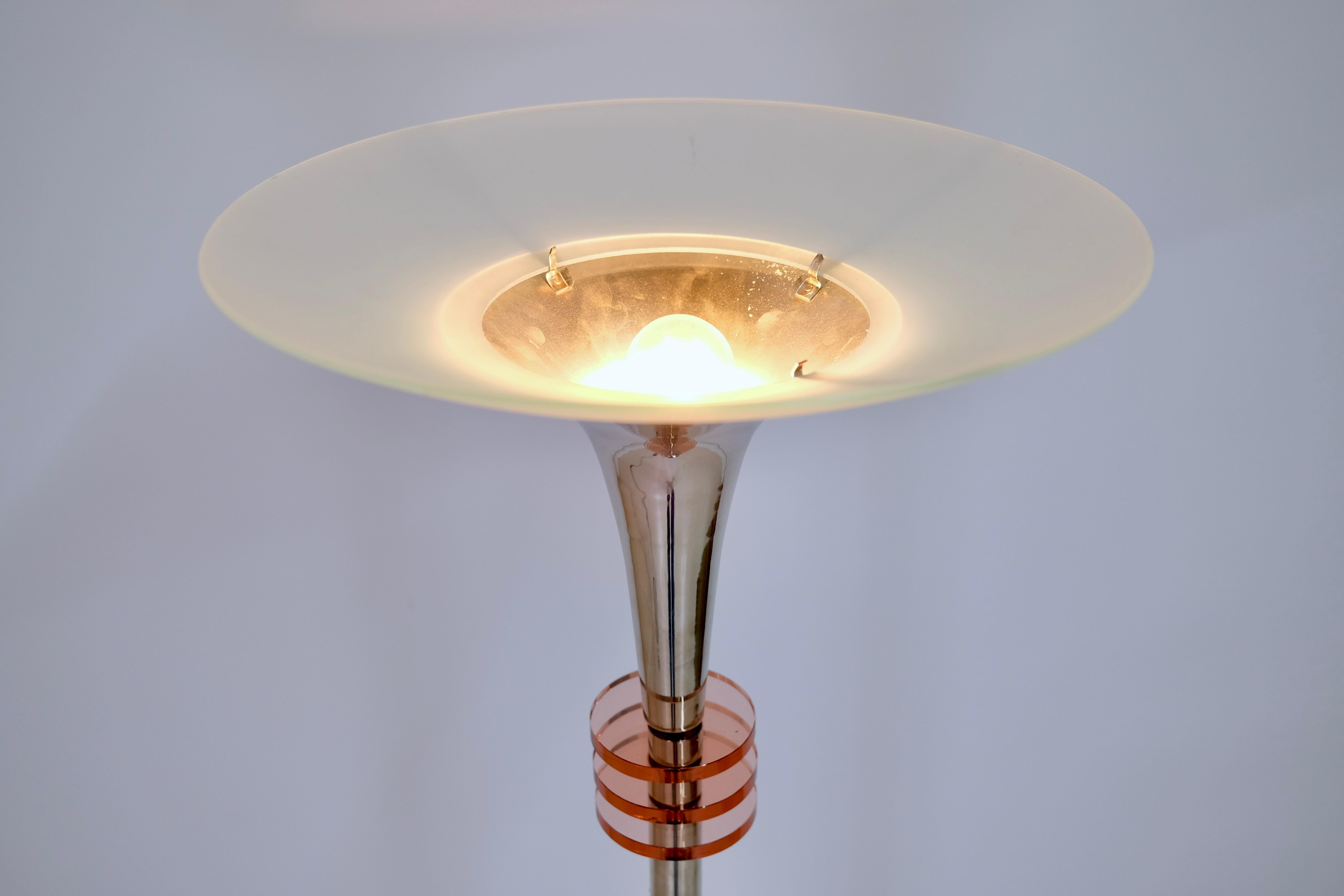 Mid-20th Century Funnel Shaped French 1930s Art Deco Floor Lamp in Chrome with Orange Glass Rings For Sale