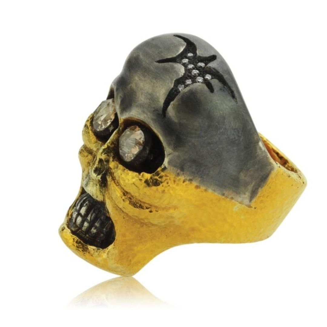 Dieser moderne, kantige Ring der Gothice Collection'S von Emre Osmanlar besteht aus gehämmertem 24-karätigem Gold und Feinsilber mit Diamanten im Rosenschliff von 0,55 Karat. Dieses Stück ist vollständig handwerklich hergestellt und auch als Ring in