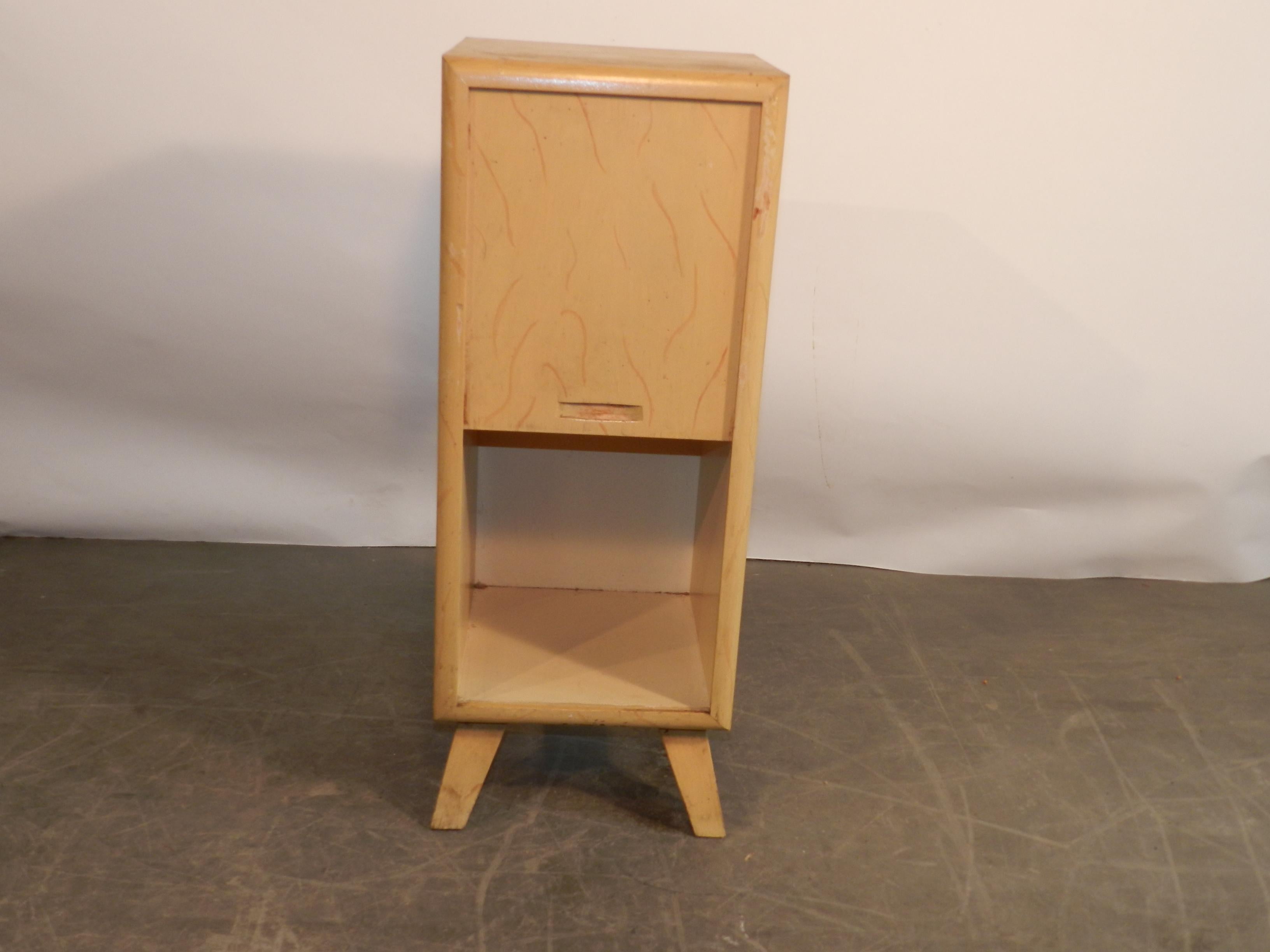 Mid-Century Modern Funny Little Piece of Furniture in Painted Maple, circa 1950/1960 For Sale